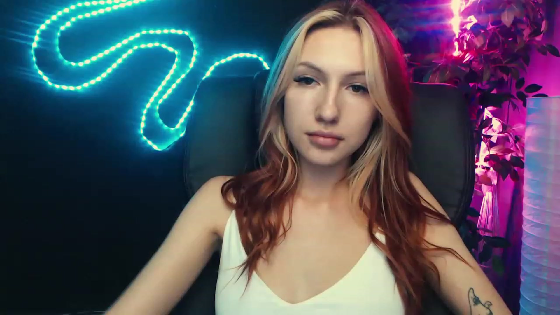 Gallery image thumbnail from LovelyGin's myfreecams stream on, 06/20/2023, 16:44 image 1 of 20