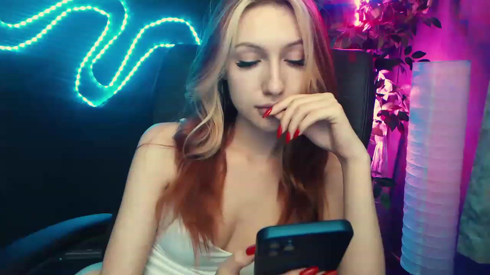 Gallery image thumbnail from LovelyGin's myfreecams stream on, 06/20/2023, 16:44 image 9 of 20