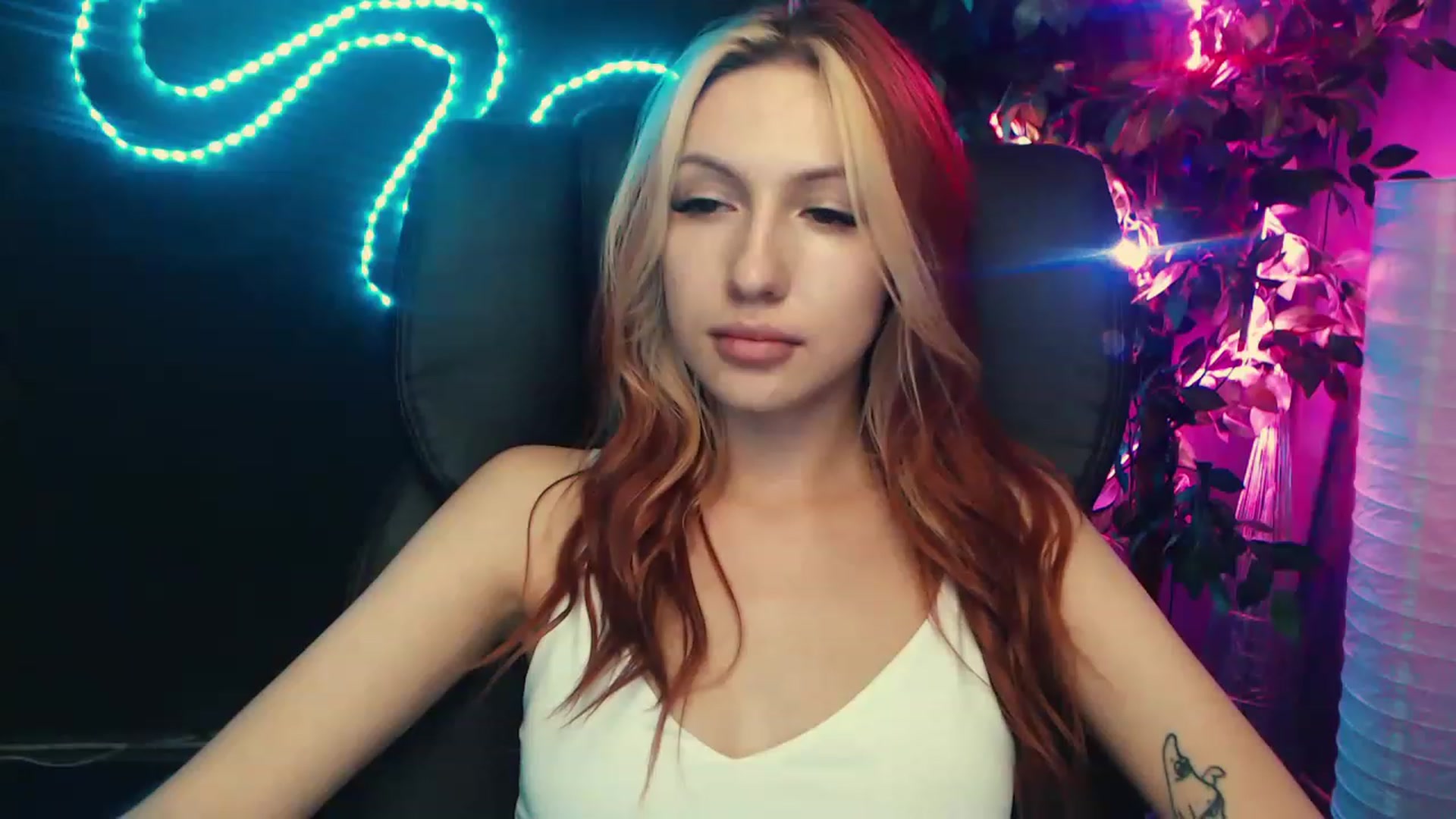 Gallery image thumbnail from LovelyGin's myfreecams stream on, 06/20/2023, 16:44 image 4 of 20