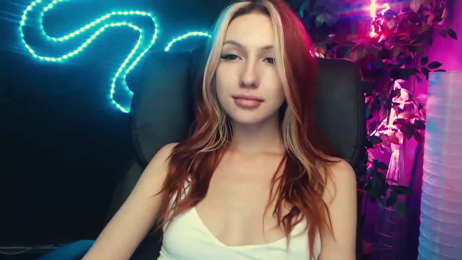 Gallery image thumbnail from LovelyGin's myfreecams stream on, 06/20/2023, 16:44 image 7 of 20