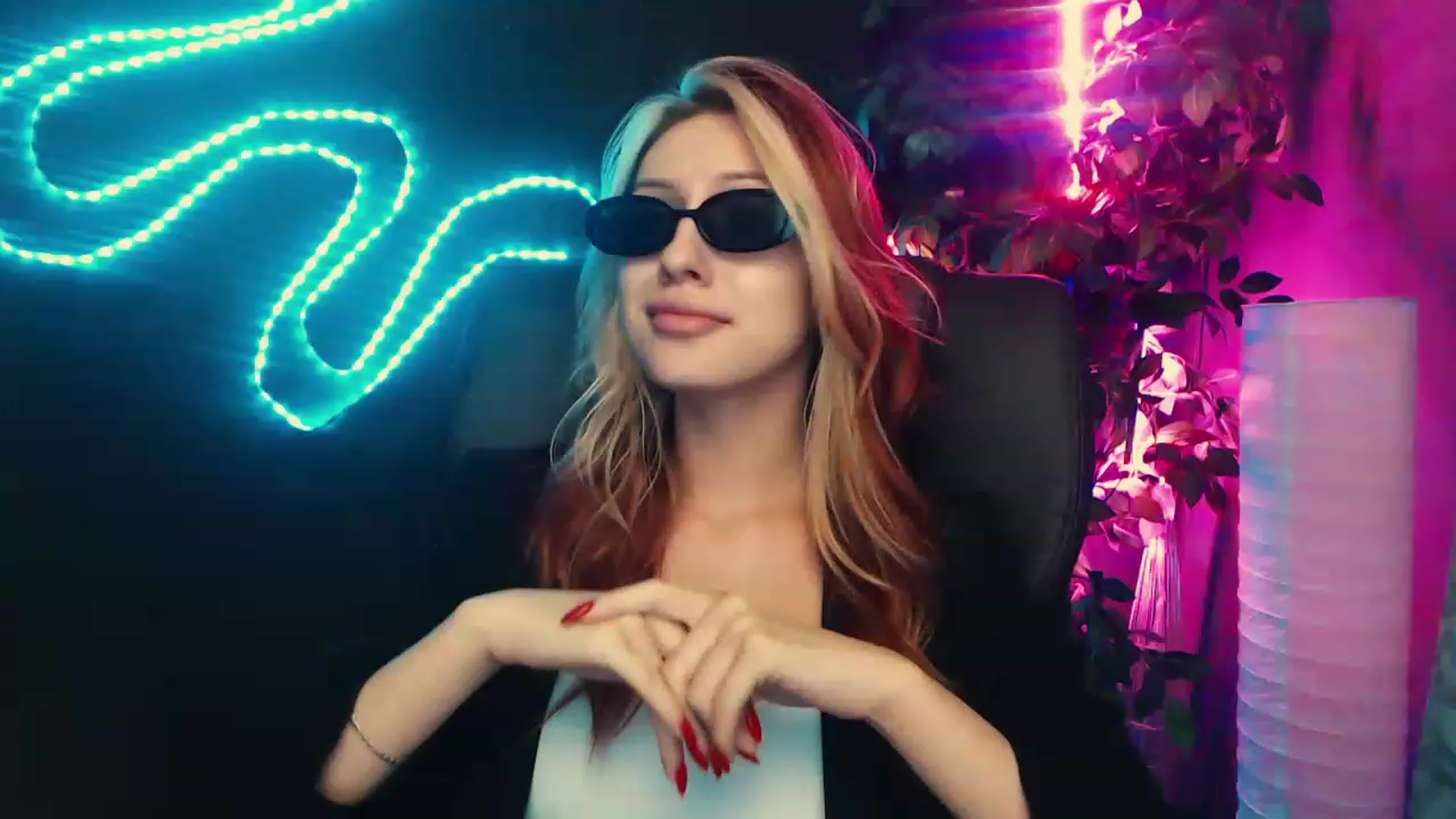 Gallery image thumbnail from LovelyGin's myfreecams stream on, 06/20/2023, 18:31 image 13 of 20