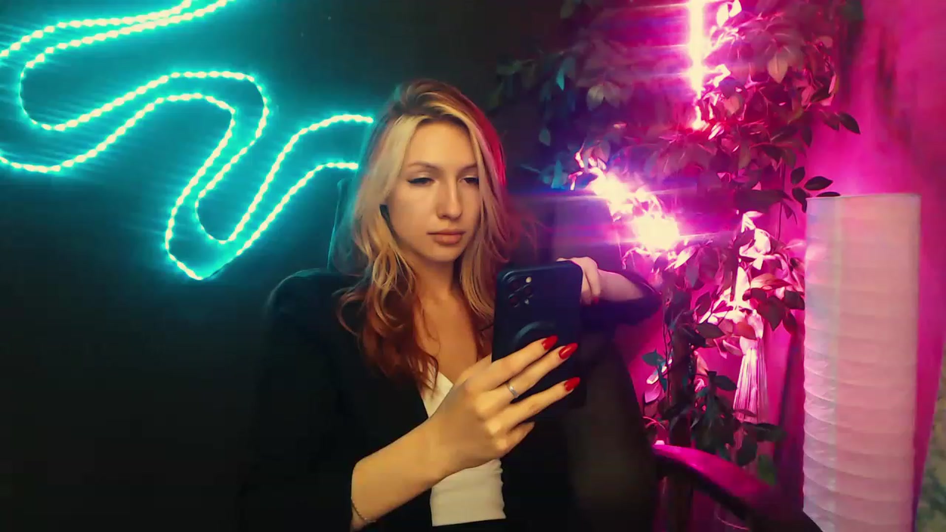 Gallery image thumbnail from LovelyGin's myfreecams stream on, 06/20/2023, 18:31 image 9 of 20