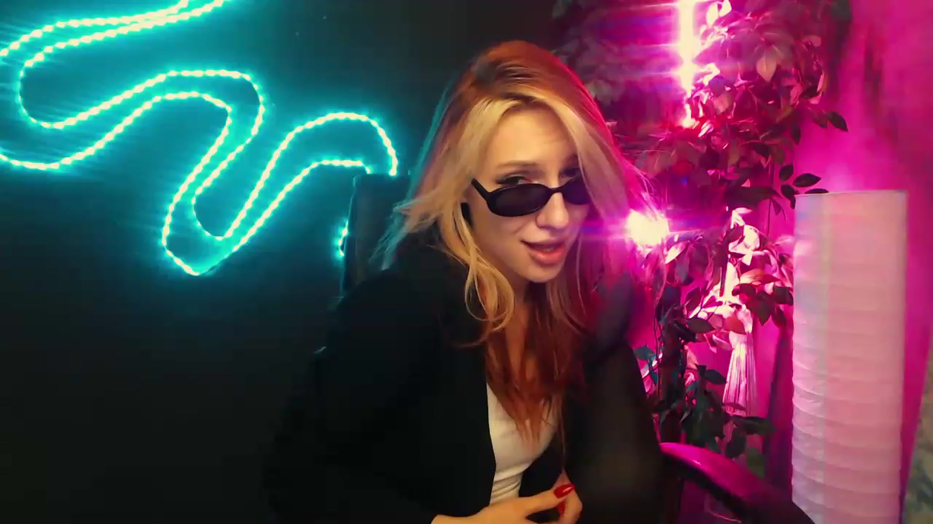 Gallery image thumbnail from LovelyGin's myfreecams stream on, 06/20/2023, 18:31 image 6 of 20