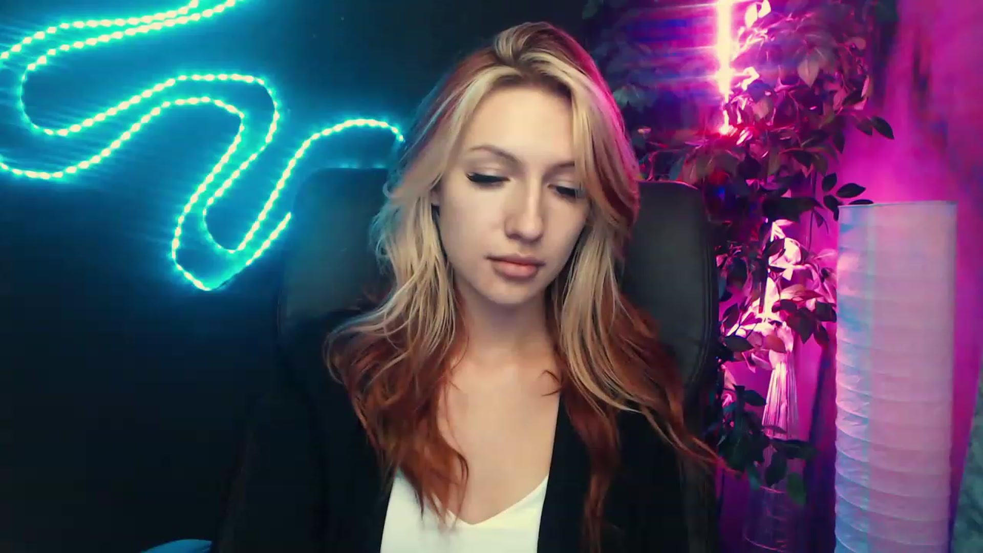 Gallery image thumbnail from LovelyGin's myfreecams stream on, 06/20/2023, 18:31 image 11 of 20