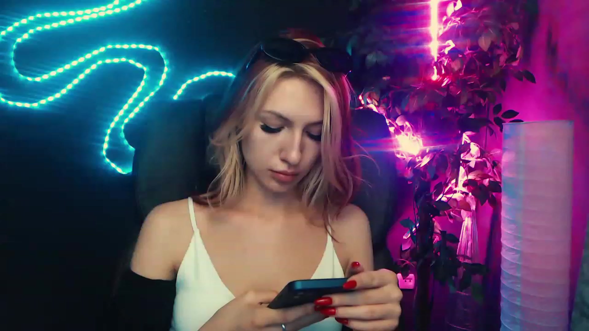 Gallery image thumbnail from LovelyGin's myfreecams stream on, 06/20/2023, 18:31 image 19 of 20