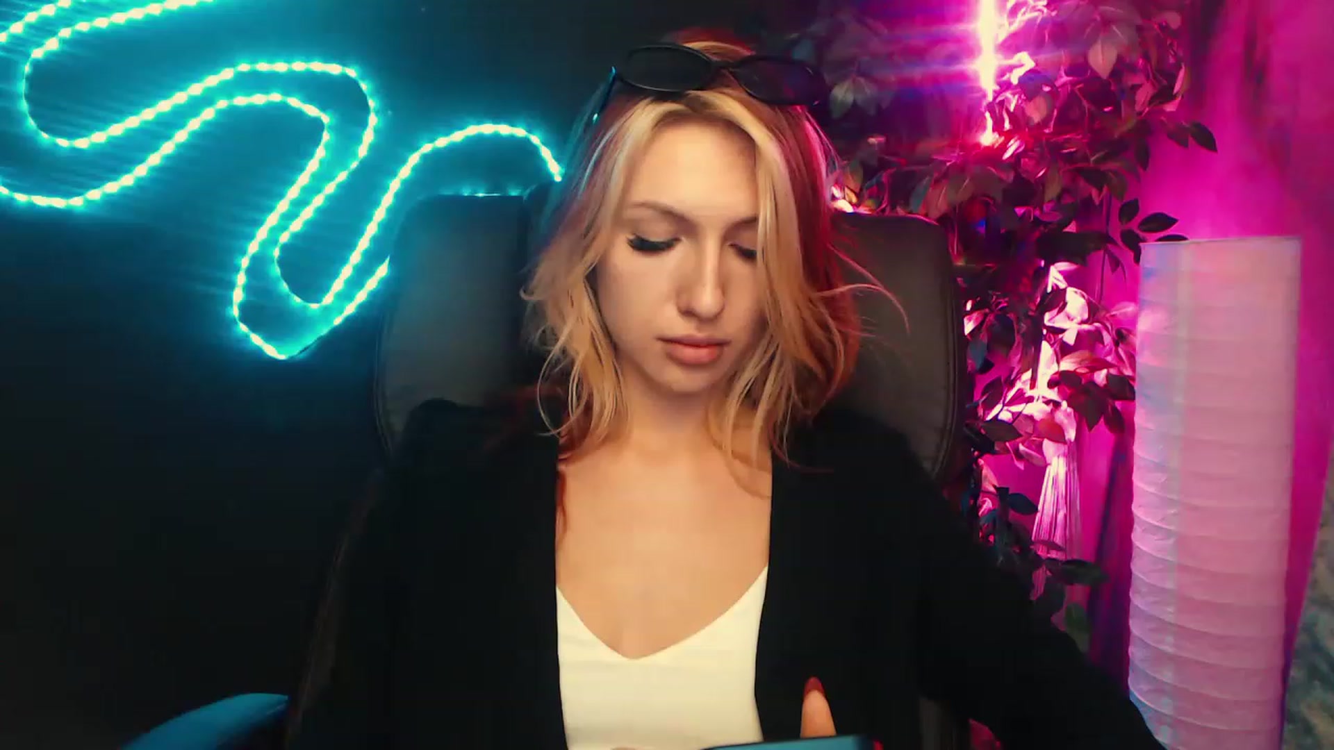 Gallery image thumbnail from LovelyGin's myfreecams stream on, 06/20/2023, 18:31 image 20 of 20