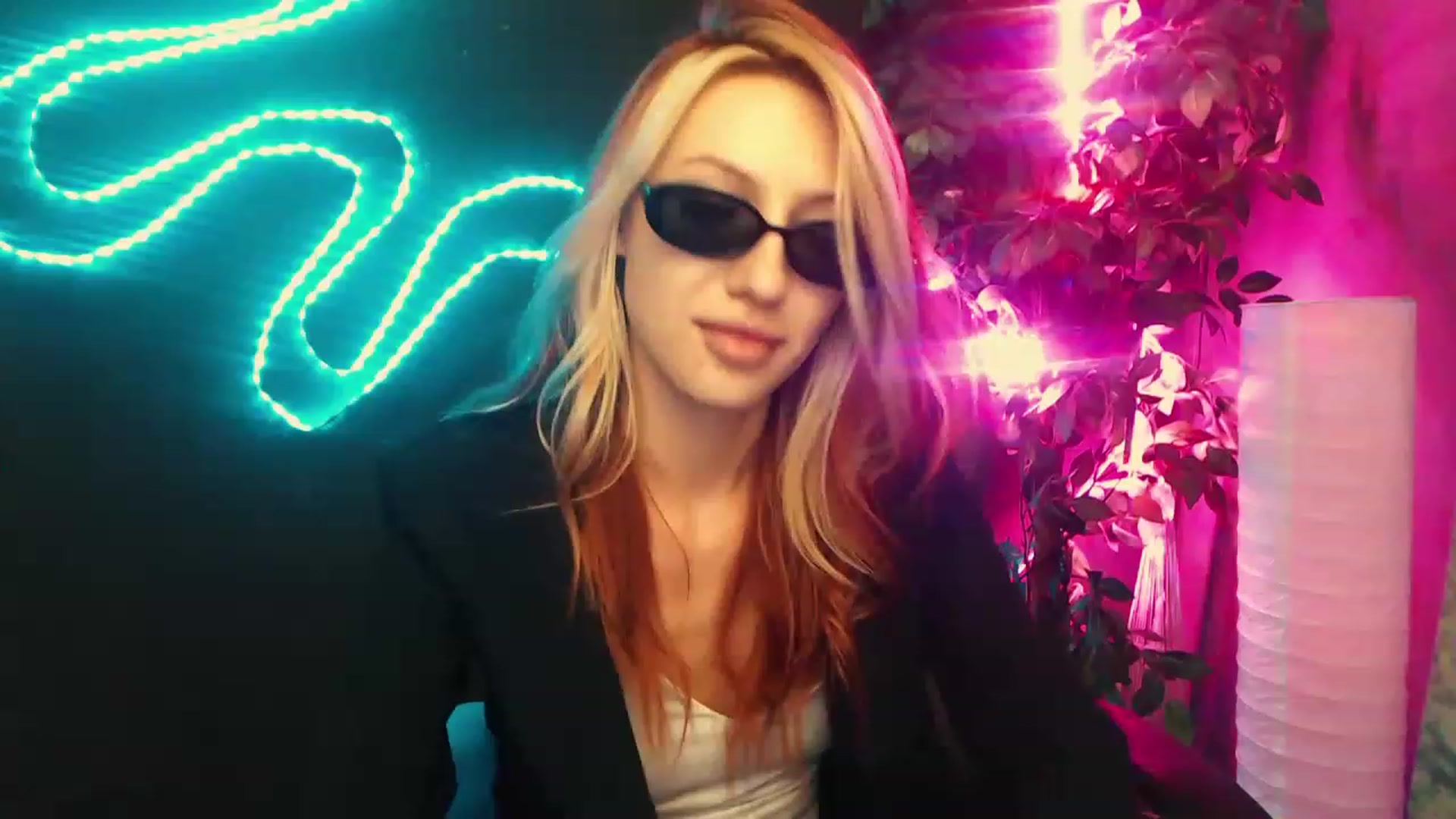 Gallery image thumbnail from LovelyGin's myfreecams stream on, 06/20/2023, 18:31 image 7 of 20
