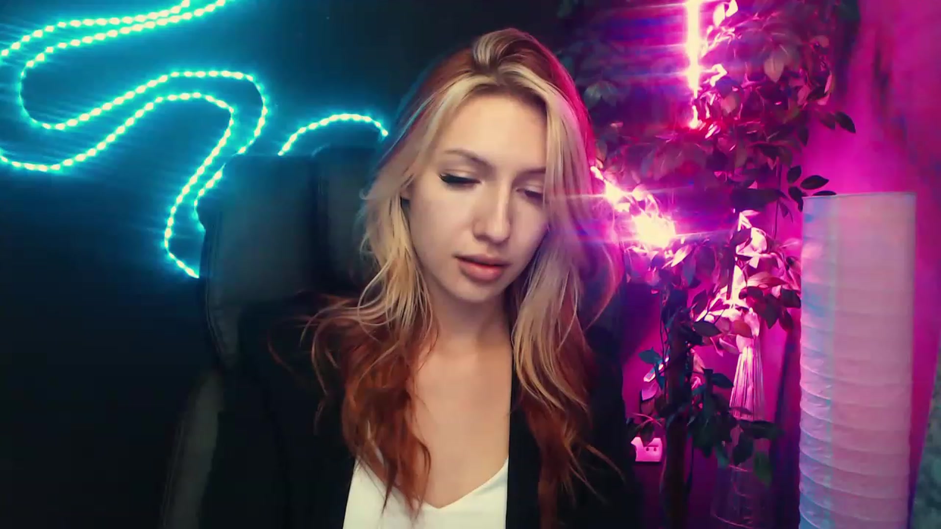 Gallery image thumbnail from LovelyGin's myfreecams stream on, 06/20/2023, 18:31 image 12 of 20