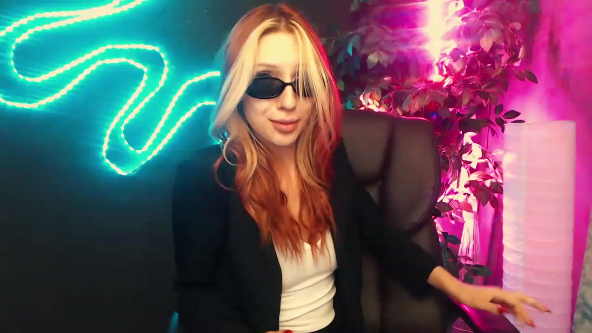 Gallery image thumbnail from LovelyGin's myfreecams stream on, 06/20/2023, 18:31 image 5 of 20