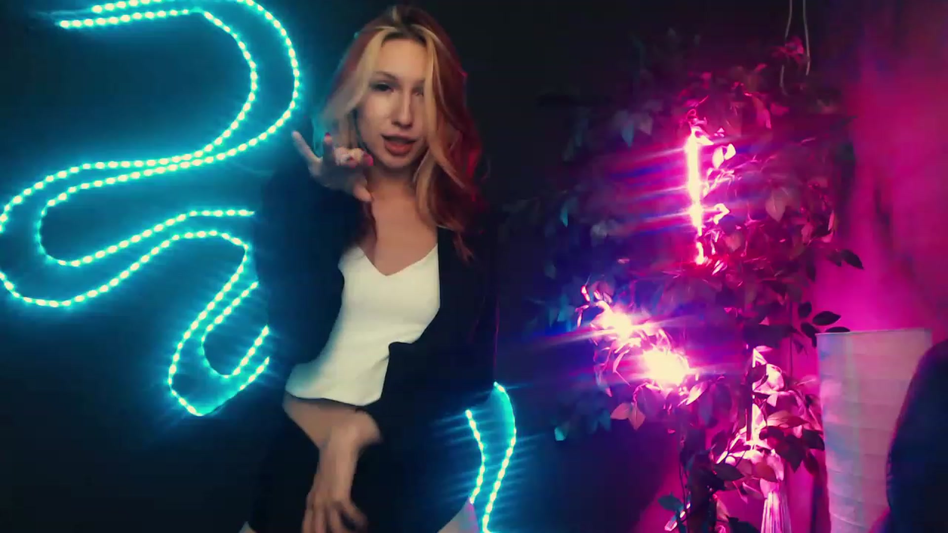Gallery image thumbnail from LovelyGin's myfreecams stream on, 06/20/2023, 18:31 image 2 of 20