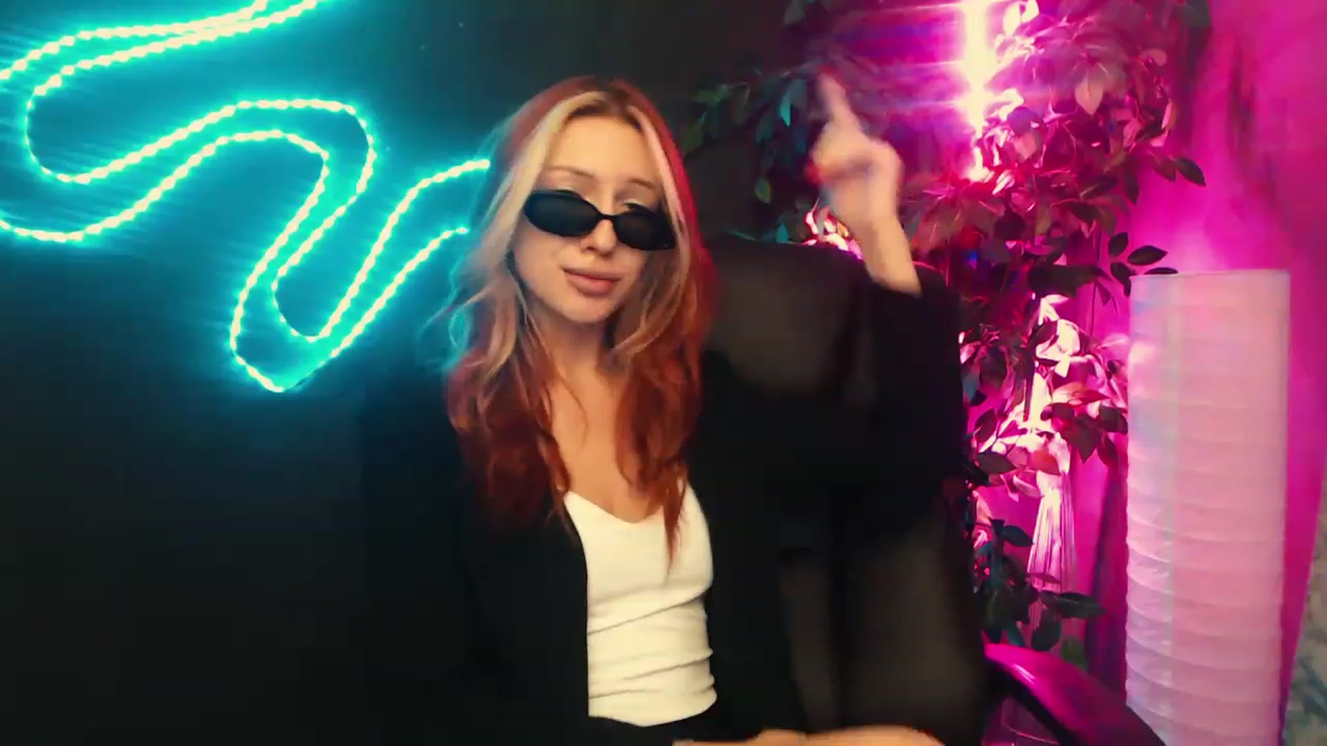 Gallery image thumbnail from LovelyGin's myfreecams stream on, 06/20/2023, 18:31 image 4 of 20
