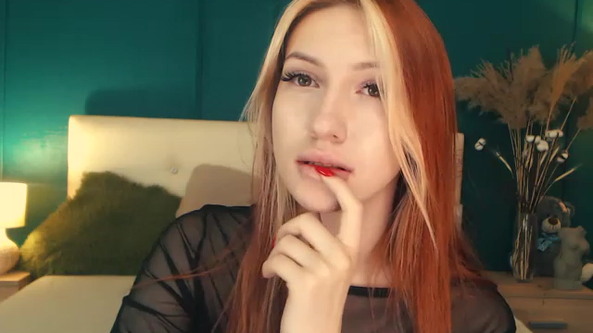 Gallery image thumbnail from LovelyGin's myfreecams stream on, 06/21/2023, 15:15 image 15 of 20