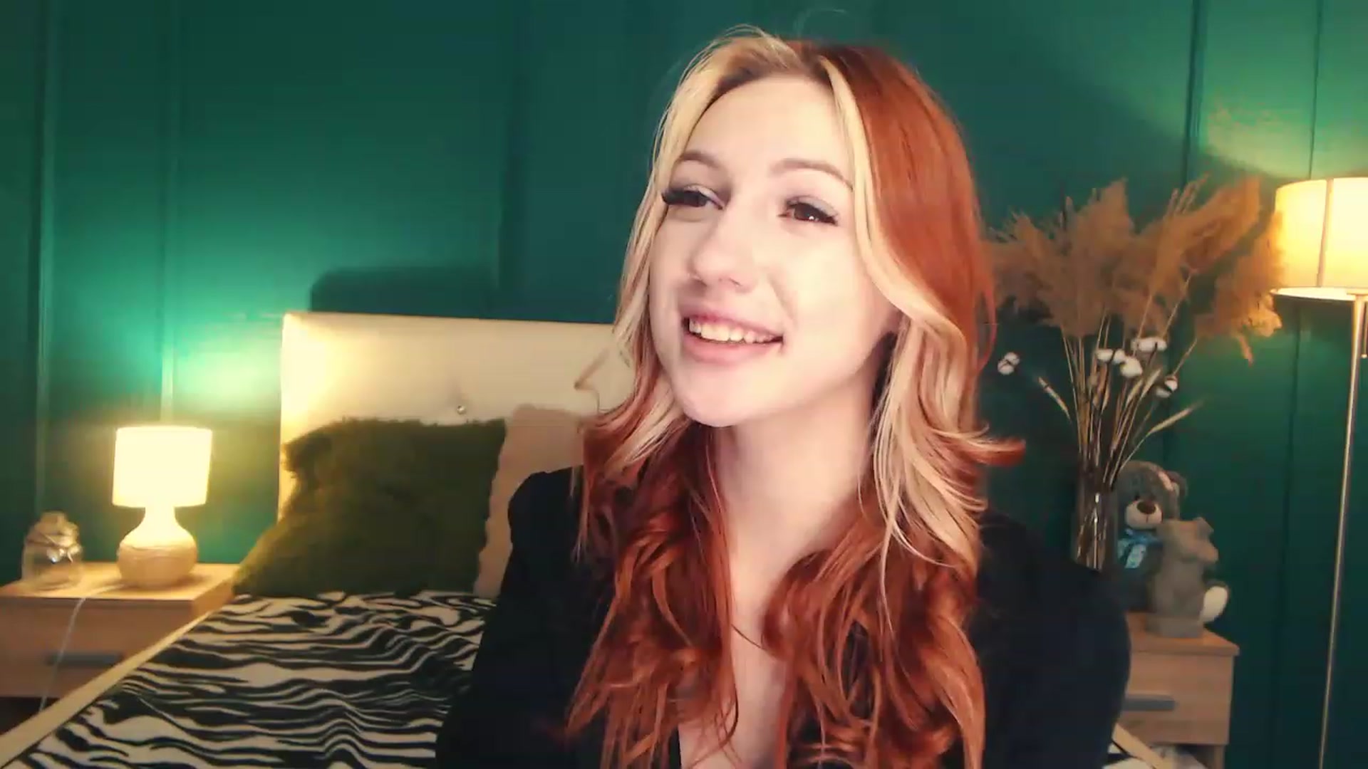 Gallery image thumbnail from LovelyGin's myfreecams stream on, 06/27/2023, 14:17 image 7 of 20