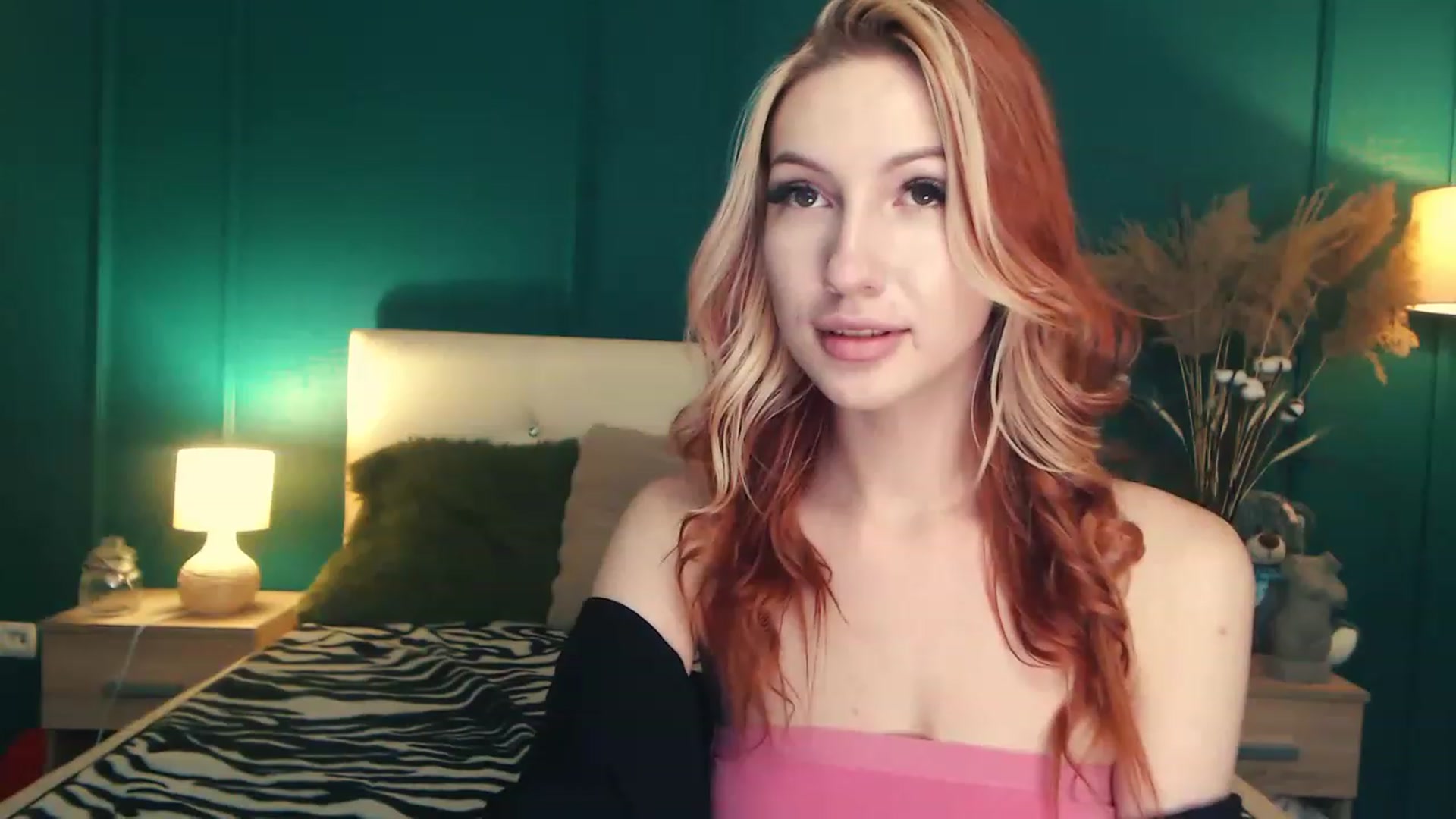 Gallery image thumbnail from LovelyGin's myfreecams stream on, 06/27/2023, 14:17 image 2 of 20