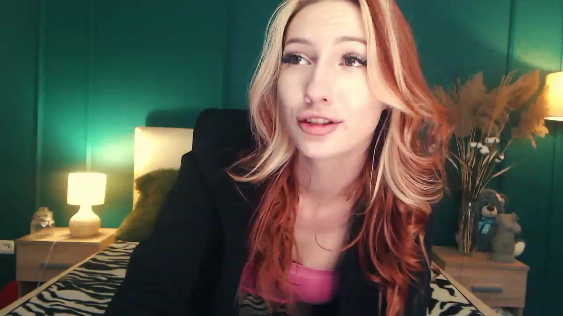 Gallery image thumbnail from LovelyGin's myfreecams stream on, 06/27/2023, 14:17 image 1 of 20