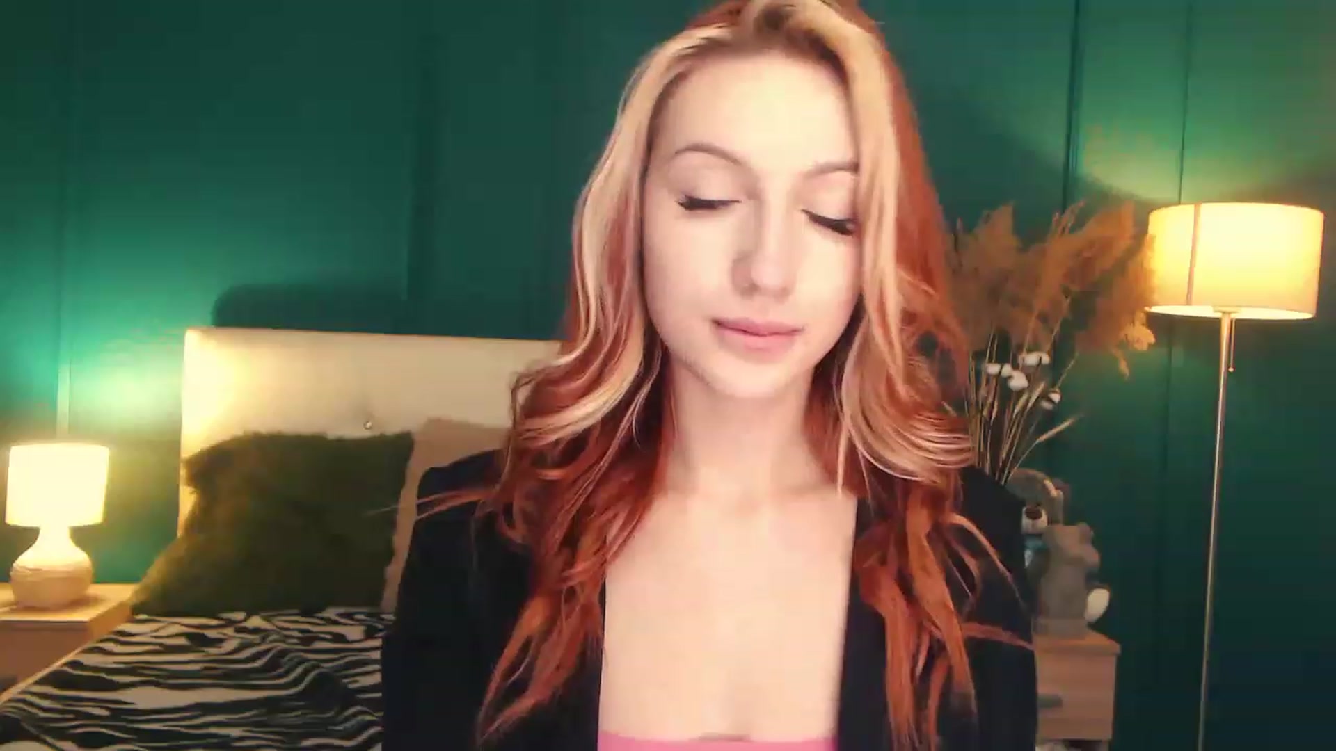 Gallery image thumbnail from LovelyGin's myfreecams stream on, 06/27/2023, 14:17 image 4 of 20