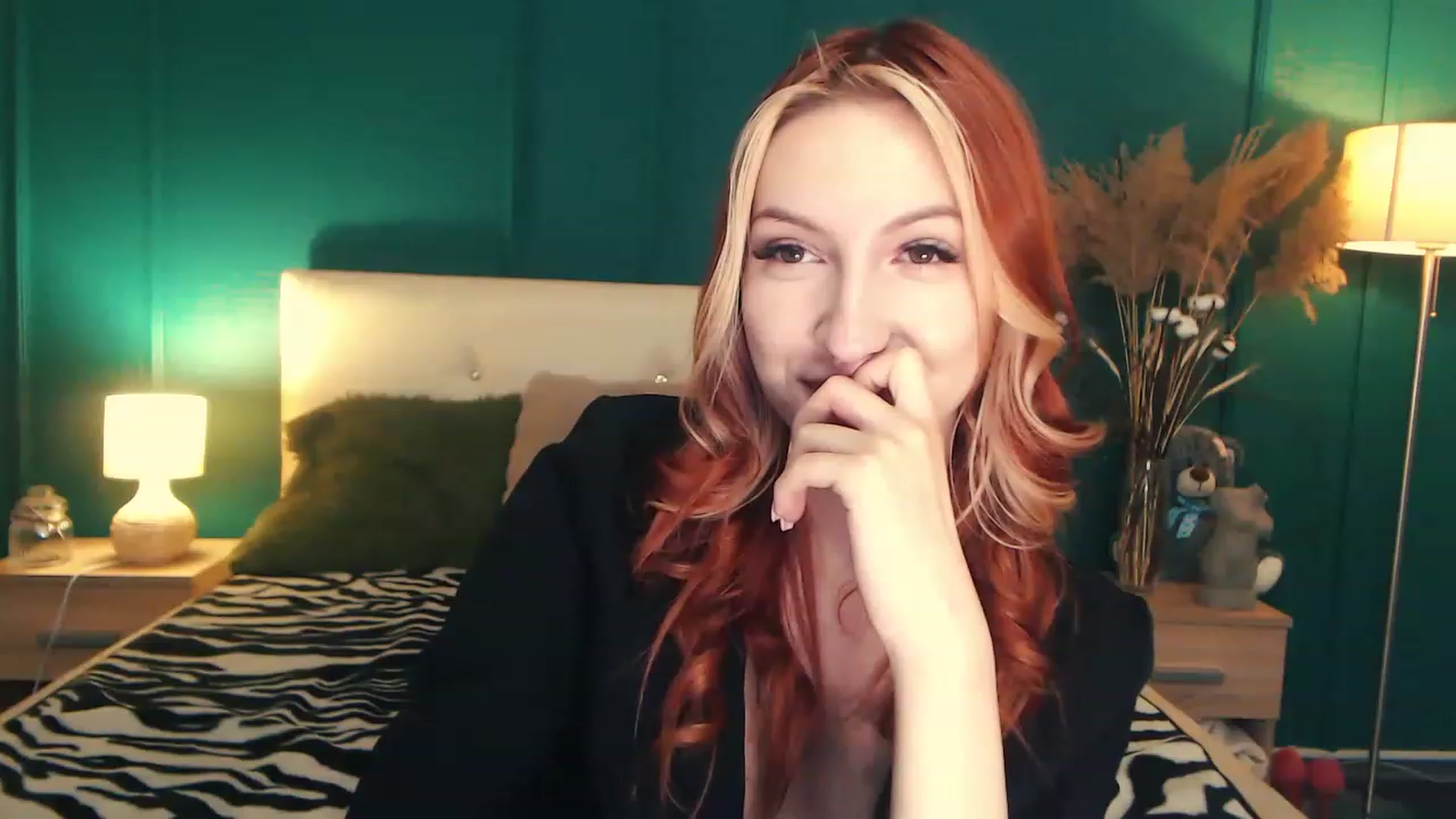 Gallery image thumbnail from LovelyGin's myfreecams stream on, 06/27/2023, 15:22 image 8 of 20