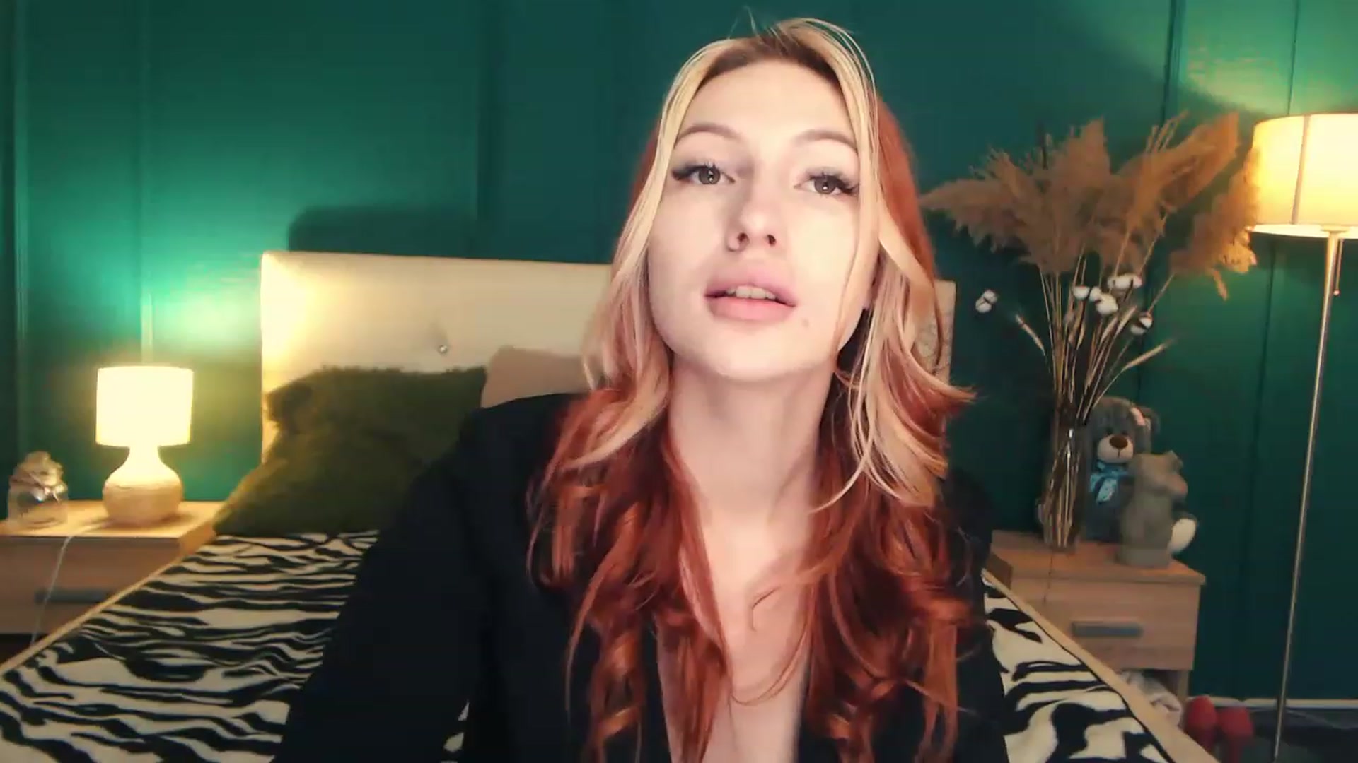 Gallery image thumbnail from LovelyGin's myfreecams stream on, 06/27/2023, 15:22 image 9 of 20