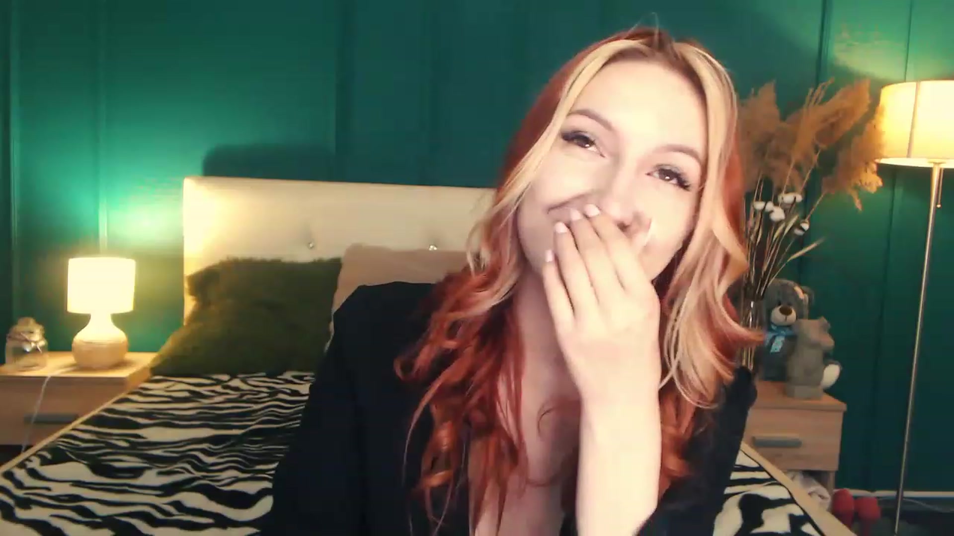 Gallery image thumbnail from LovelyGin's myfreecams stream on, 06/27/2023, 15:22 image 12 of 20
