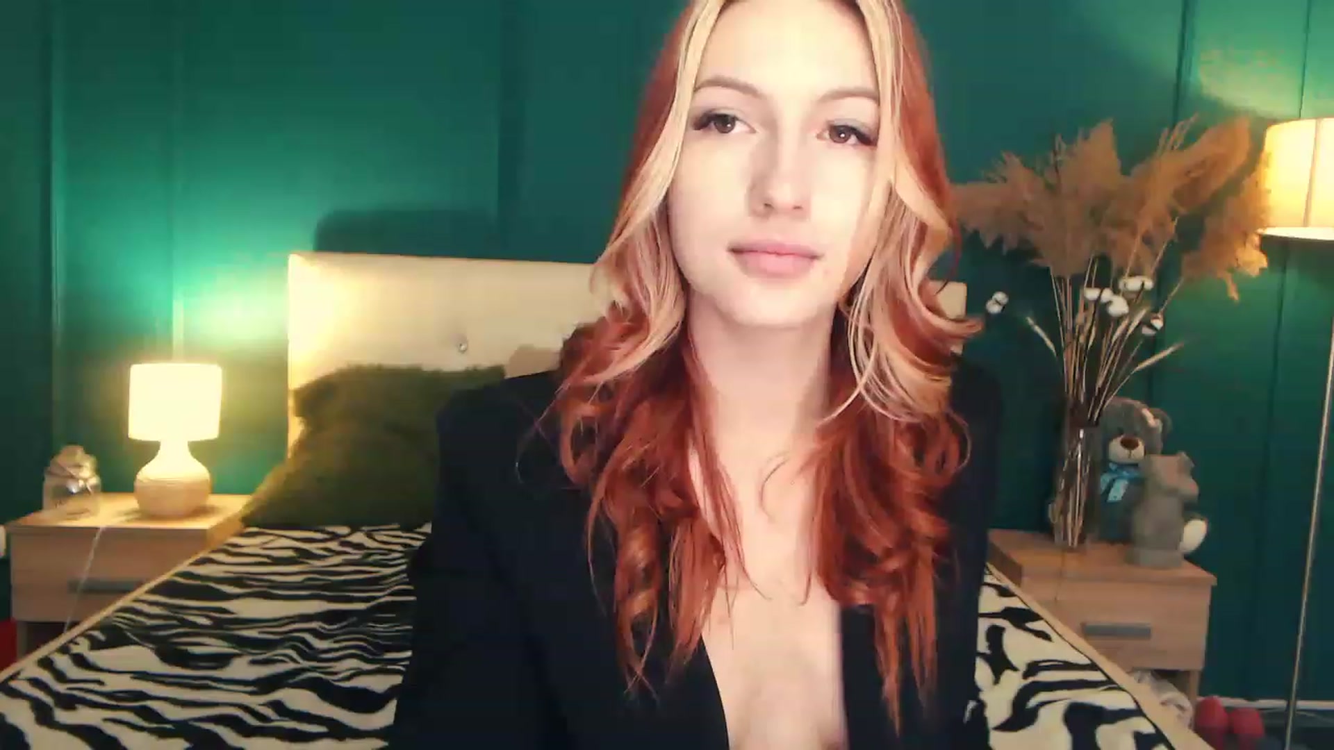 Gallery image thumbnail from LovelyGin's myfreecams stream on, 06/27/2023, 15:22 image 4 of 20
