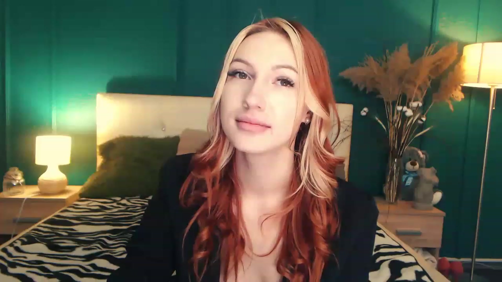 Gallery image thumbnail from LovelyGin's myfreecams stream on, 06/27/2023, 15:22 image 18 of 20