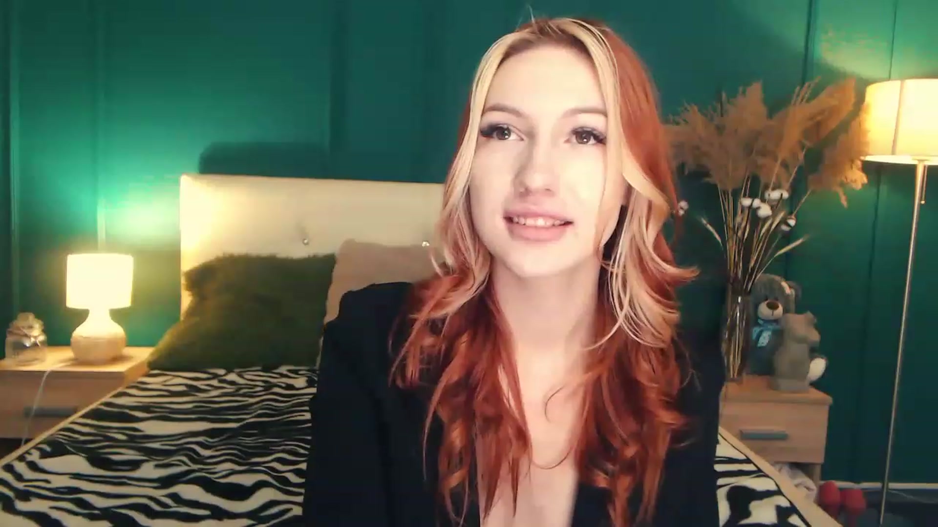 Gallery image thumbnail from LovelyGin's myfreecams stream on, 06/27/2023, 15:22 image 10 of 20