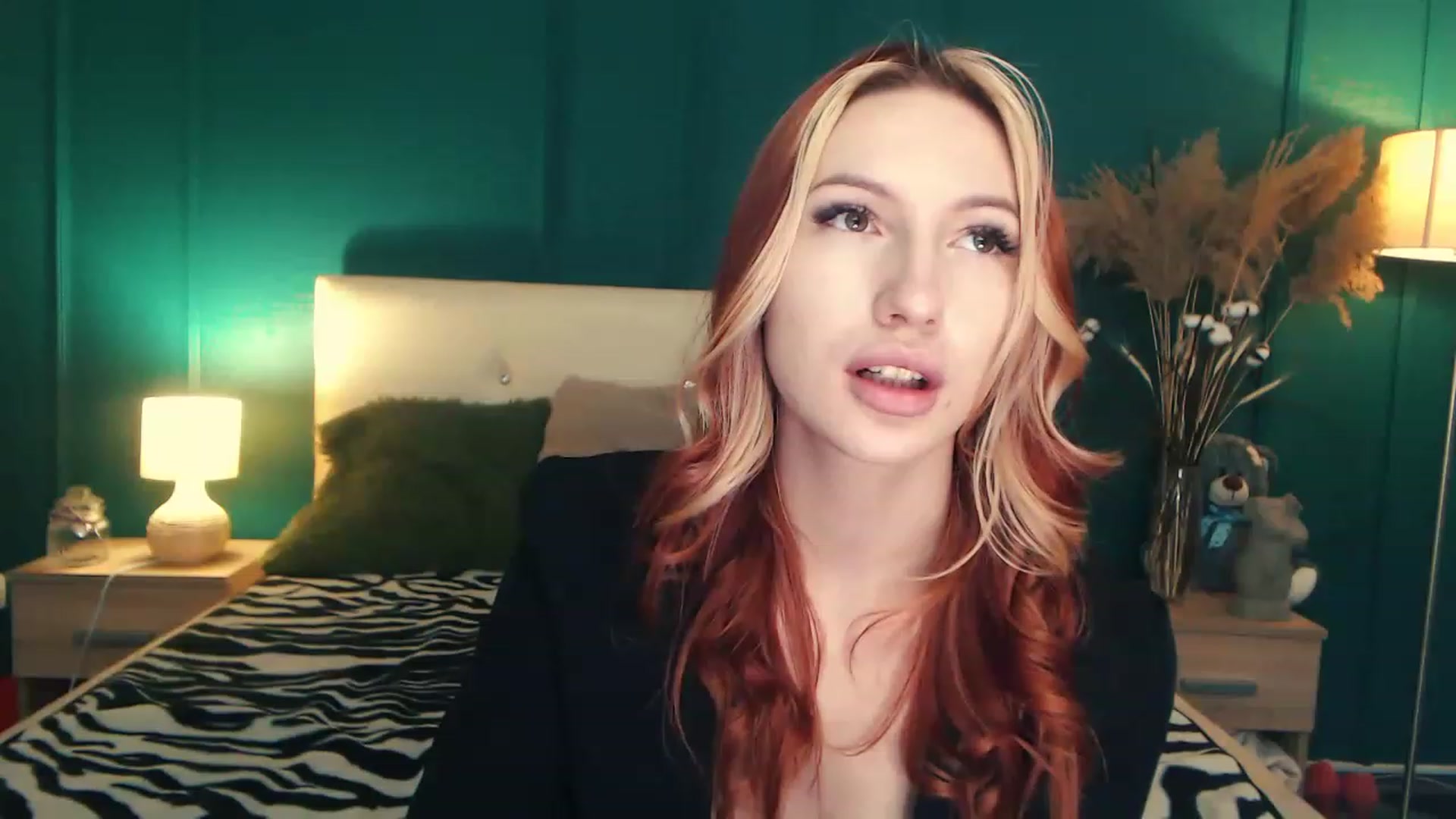 Gallery image thumbnail from LovelyGin's myfreecams stream on, 06/27/2023, 15:22 image 2 of 20