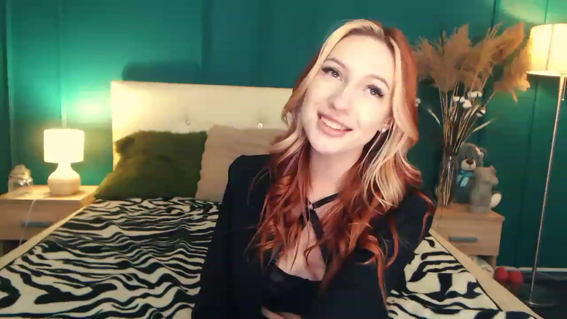 Gallery image thumbnail from LovelyGin's myfreecams stream on, 06/27/2023, 16:07 image 15 of 20