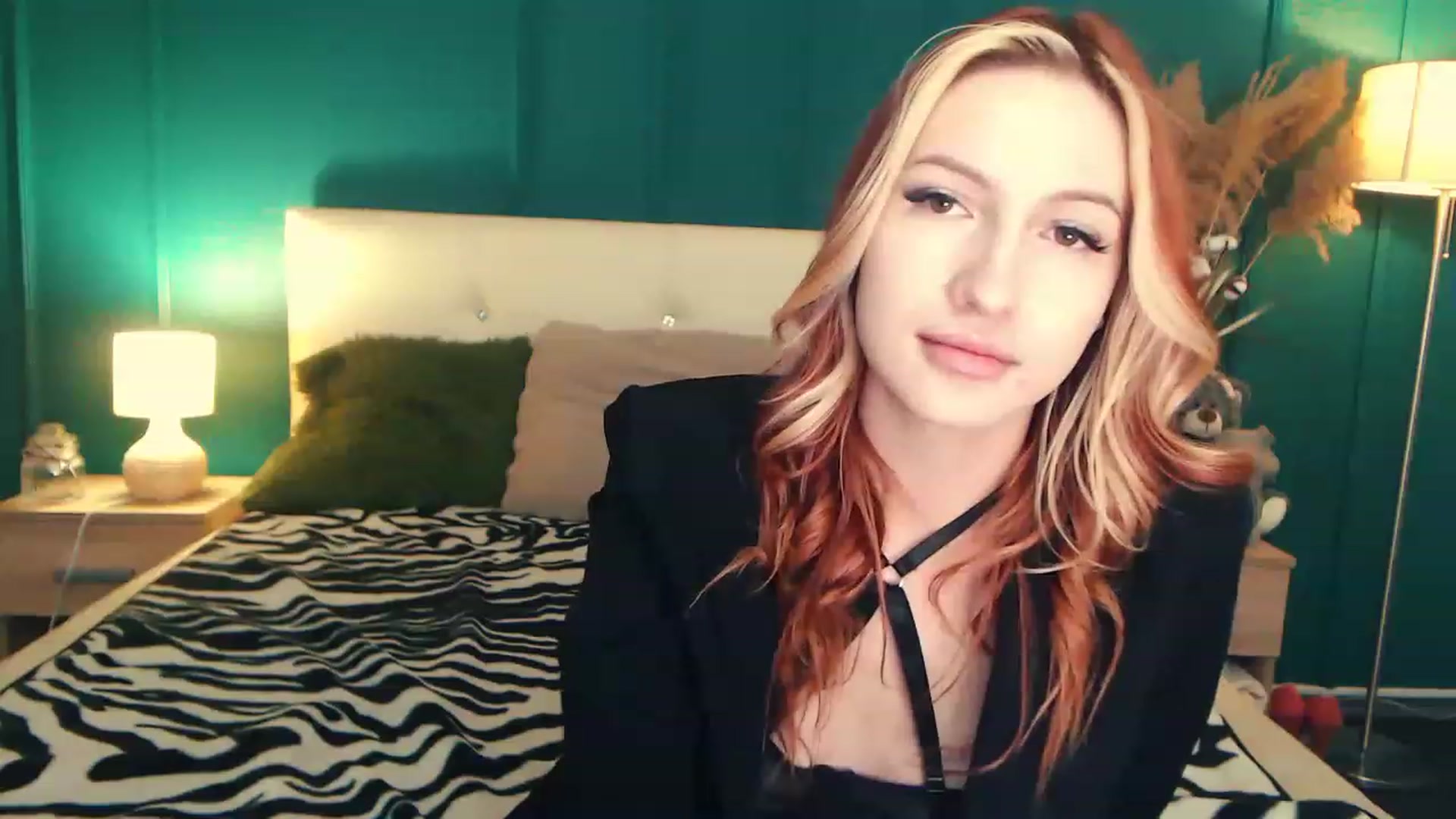 Gallery image thumbnail from LovelyGin's myfreecams stream on, 06/27/2023, 16:07 image 2 of 20