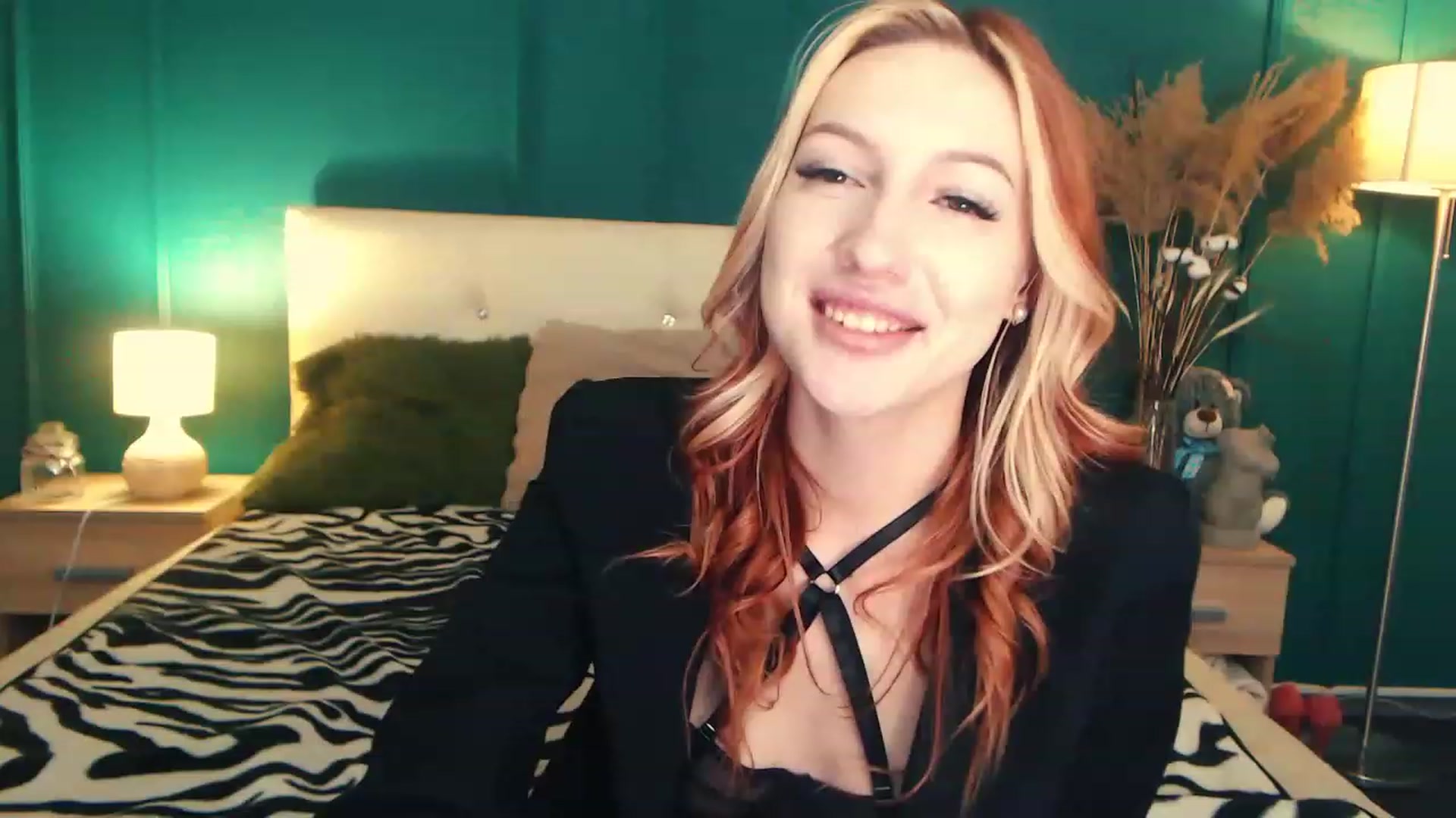 Gallery image thumbnail from LovelyGin's myfreecams stream on, 06/27/2023, 16:07 image 3 of 20