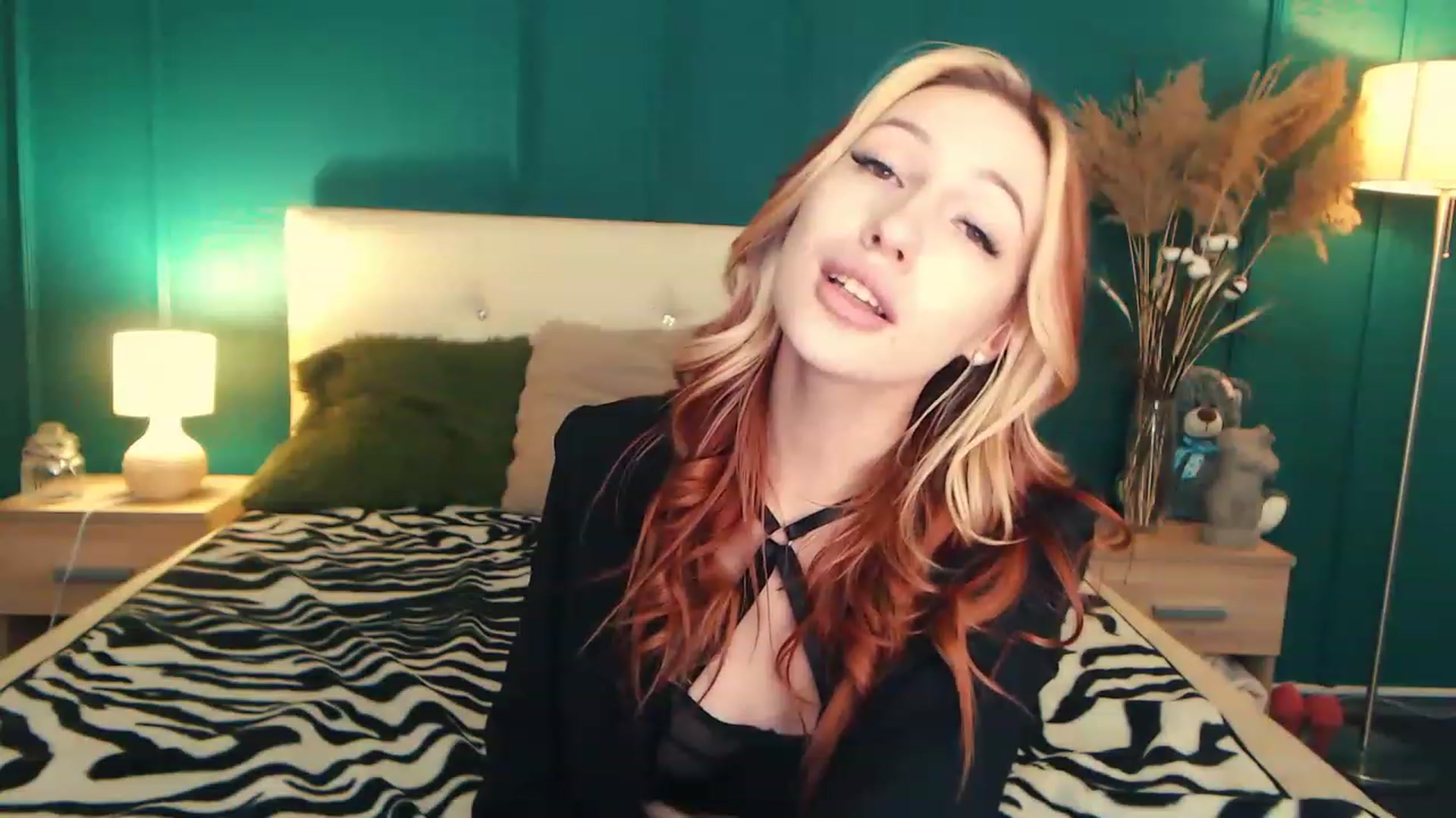 Gallery image thumbnail from LovelyGin's myfreecams stream on, 06/27/2023, 16:07 image 13 of 20