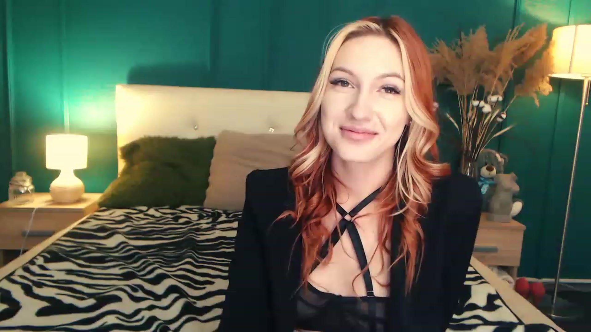 Gallery image thumbnail from LovelyGin's myfreecams stream on, 06/27/2023, 16:07 image 6 of 20