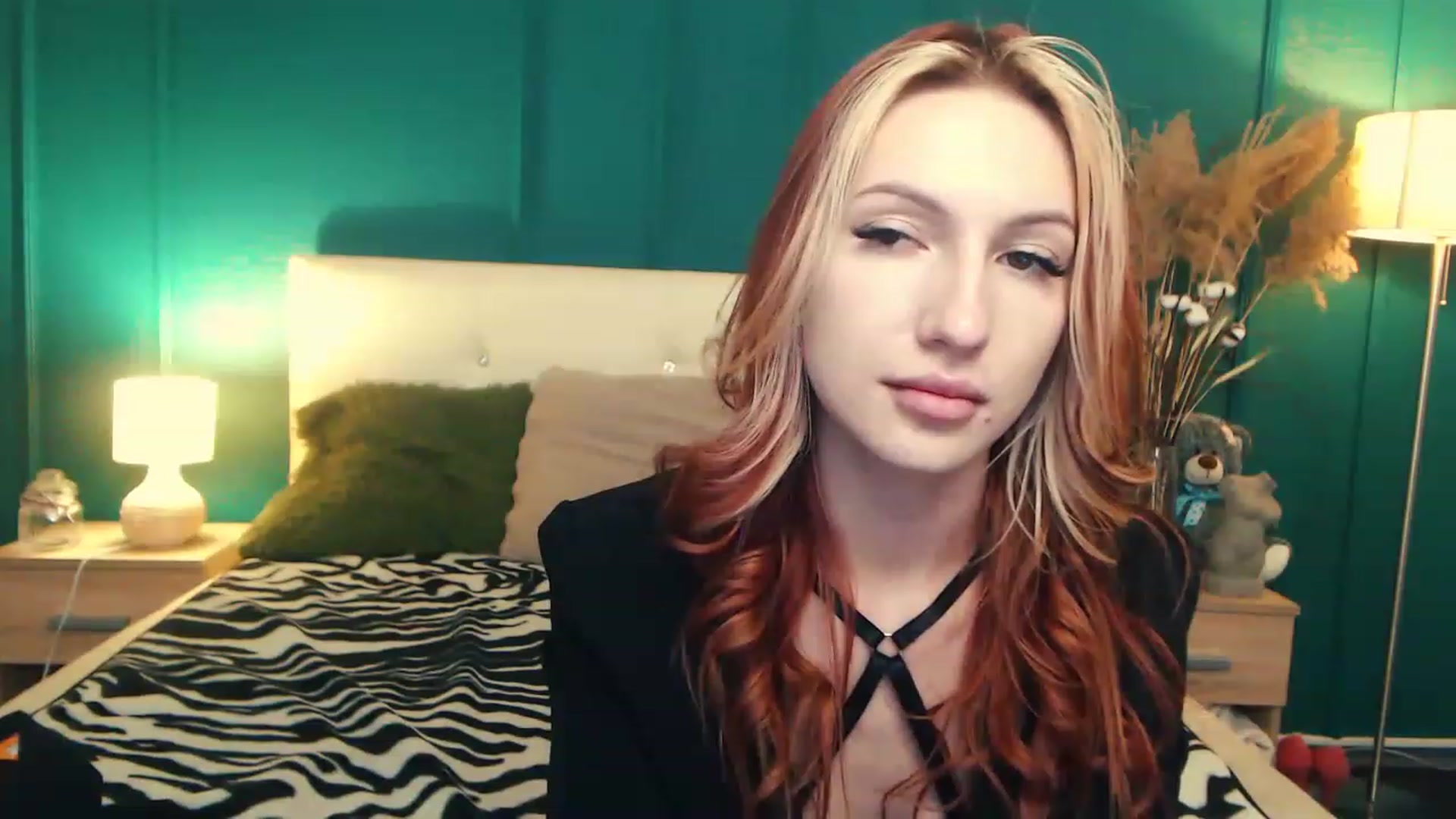 Gallery image thumbnail from LovelyGin's myfreecams stream on, 06/27/2023, 16:52 image 12 of 20