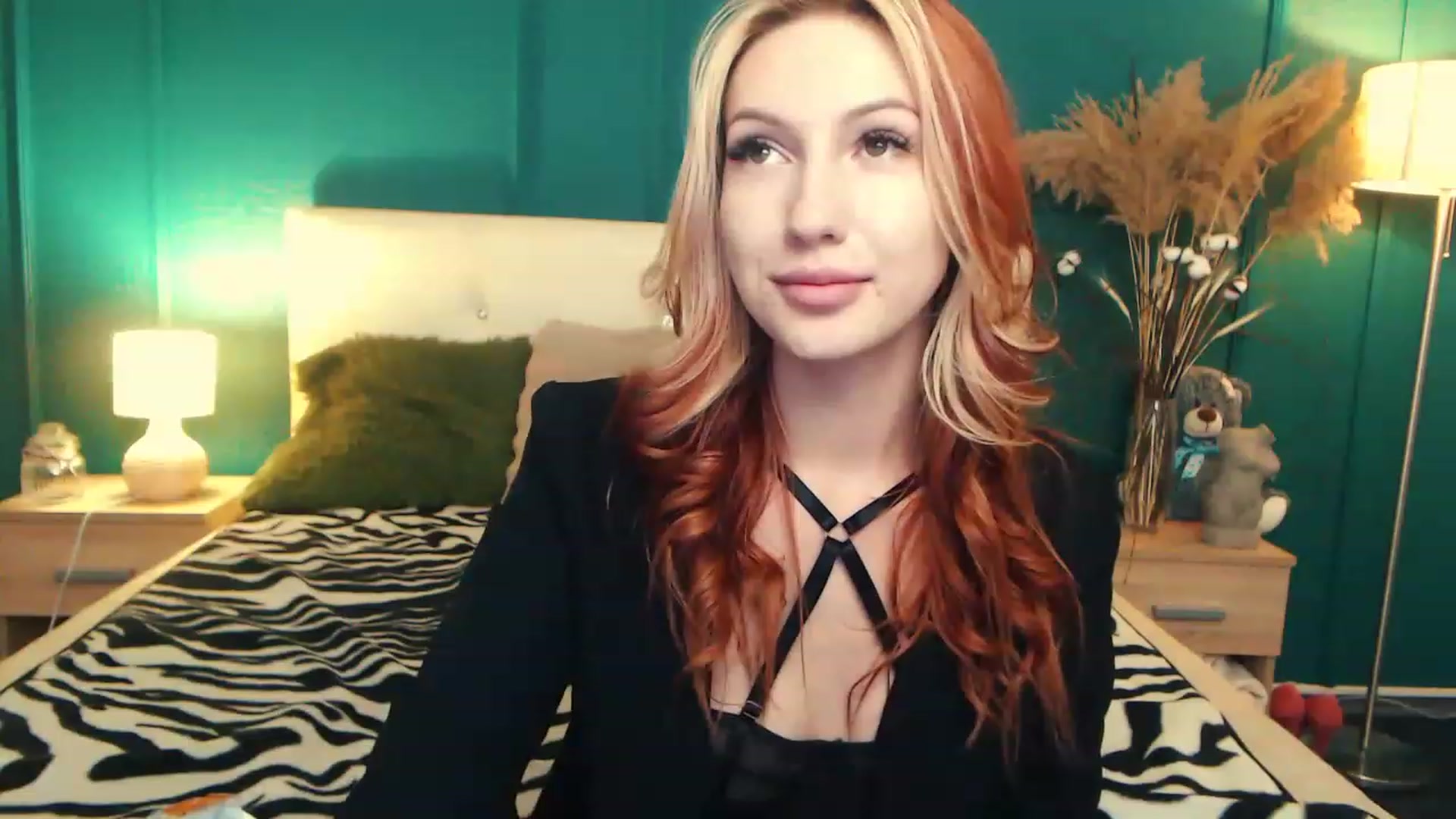 Gallery image thumbnail from LovelyGin's myfreecams stream on, 06/27/2023, 16:52 image 2 of 20