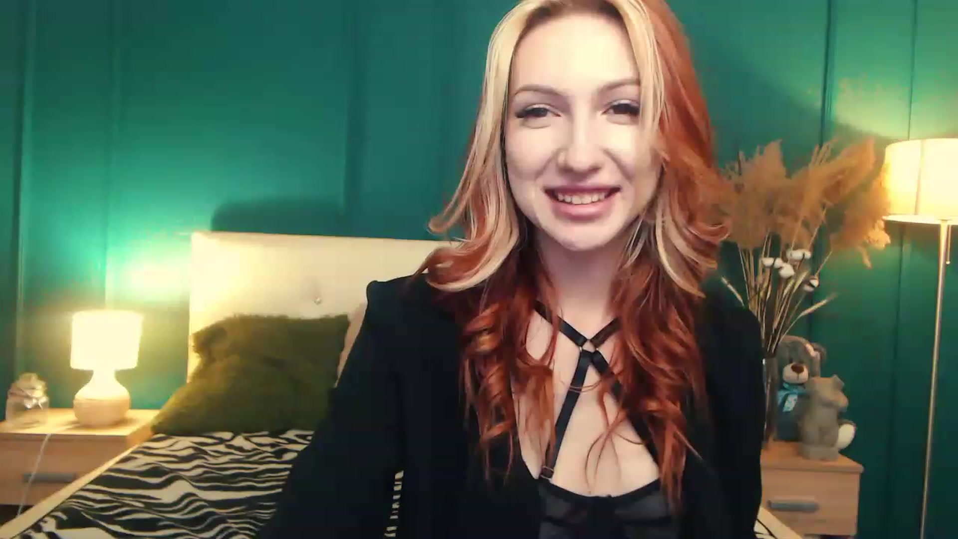 Gallery image thumbnail from LovelyGin's myfreecams stream on, 06/27/2023, 16:52 image 17 of 20