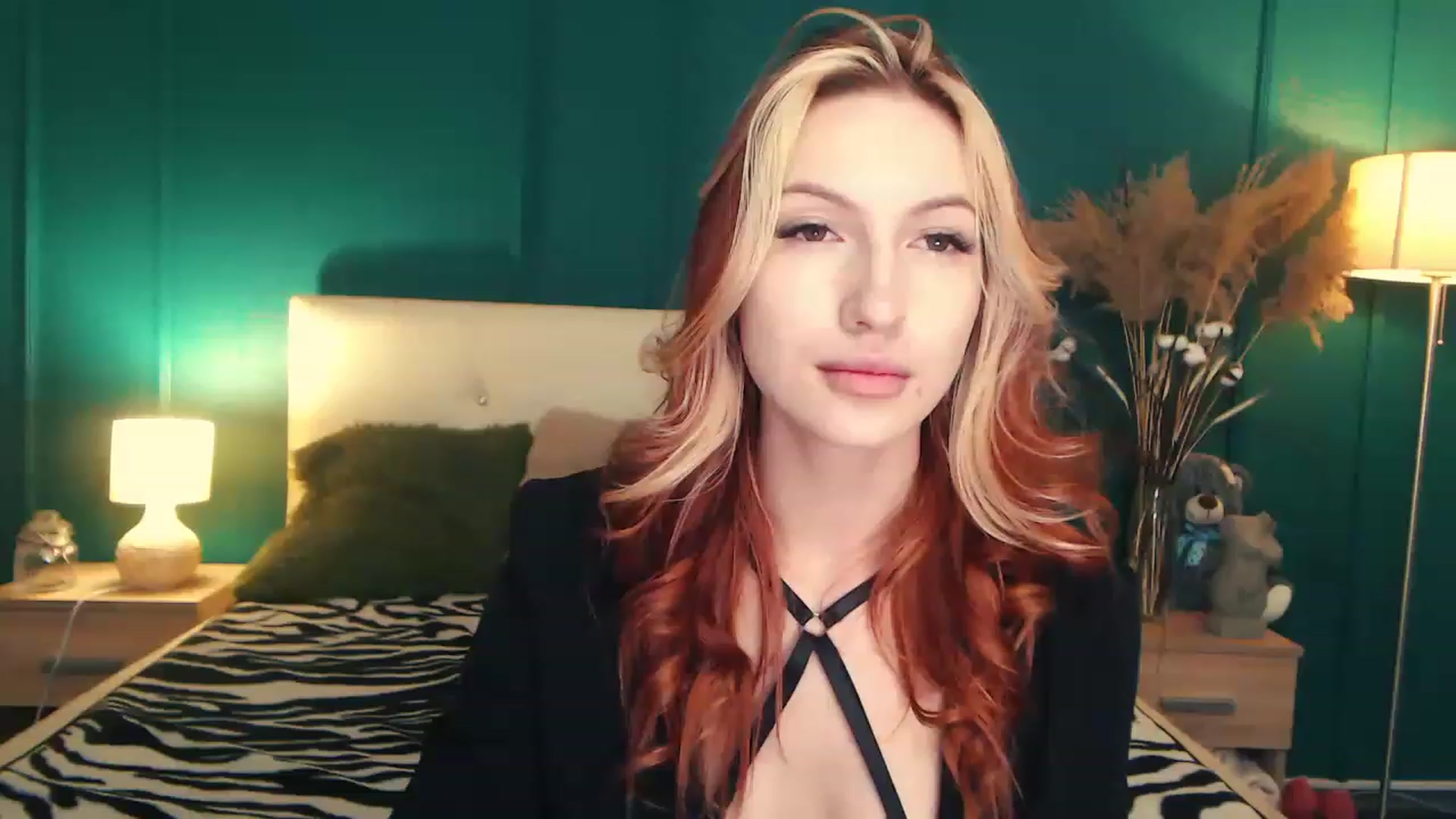 Gallery image thumbnail from LovelyGin's myfreecams stream on, 06/27/2023, 18:32 image 9 of 20
