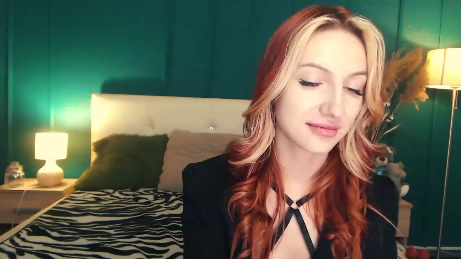Gallery image thumbnail from LovelyGin's myfreecams stream on, 06/27/2023, 18:32 image 7 of 20