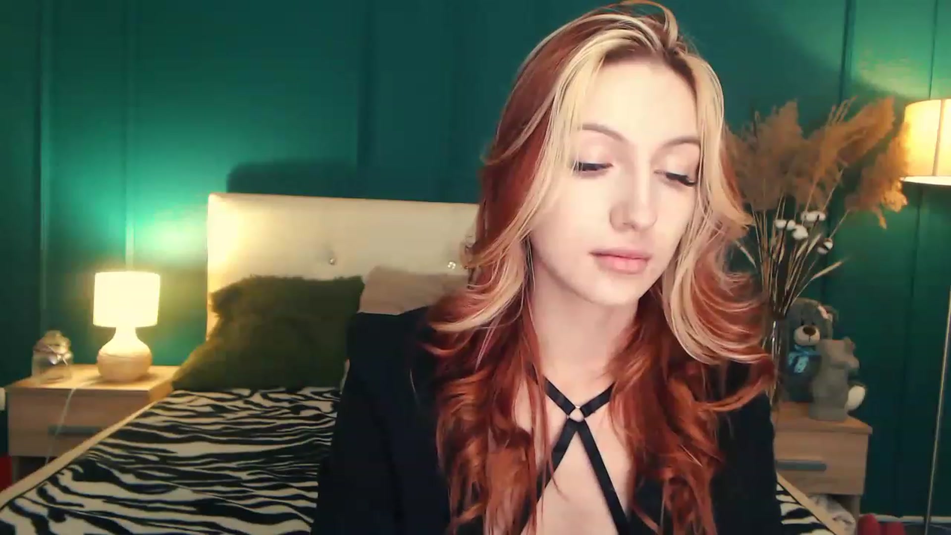 Gallery image thumbnail from LovelyGin's myfreecams stream on, 06/27/2023, 18:32 image 14 of 20