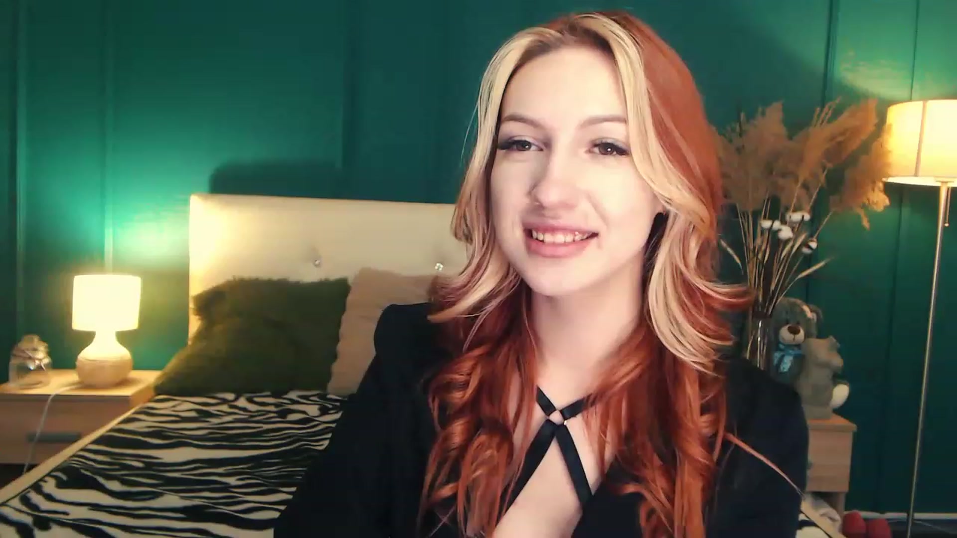 Gallery image thumbnail from LovelyGin's myfreecams stream on, 06/27/2023, 18:32 image 6 of 20