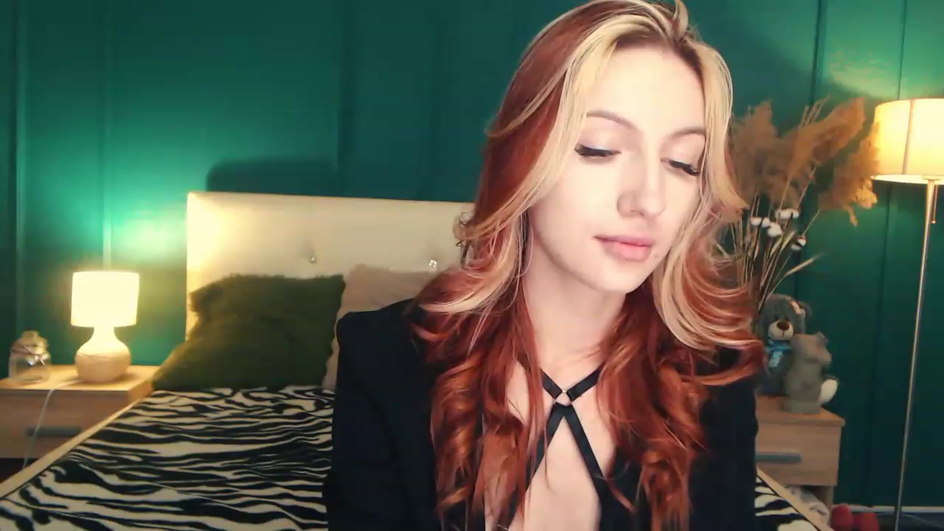Gallery image thumbnail from LovelyGin's myfreecams stream on, 06/27/2023, 18:32 image 13 of 20