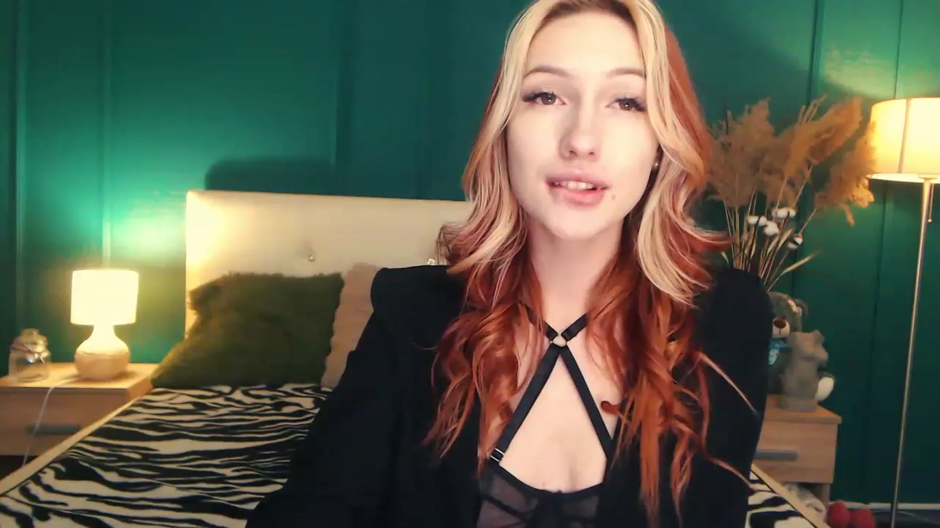 Gallery image thumbnail from LovelyGin's myfreecams stream on, 06/27/2023, 18:32 image 4 of 20