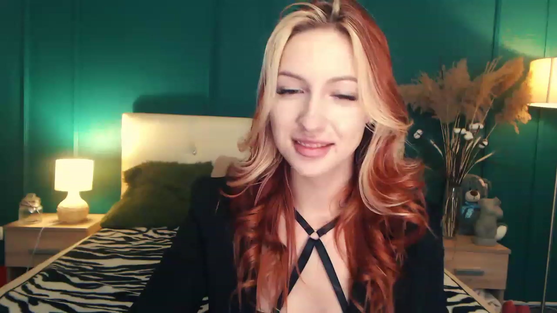 Gallery image thumbnail from LovelyGin's myfreecams stream on, 06/27/2023, 18:32 image 15 of 20