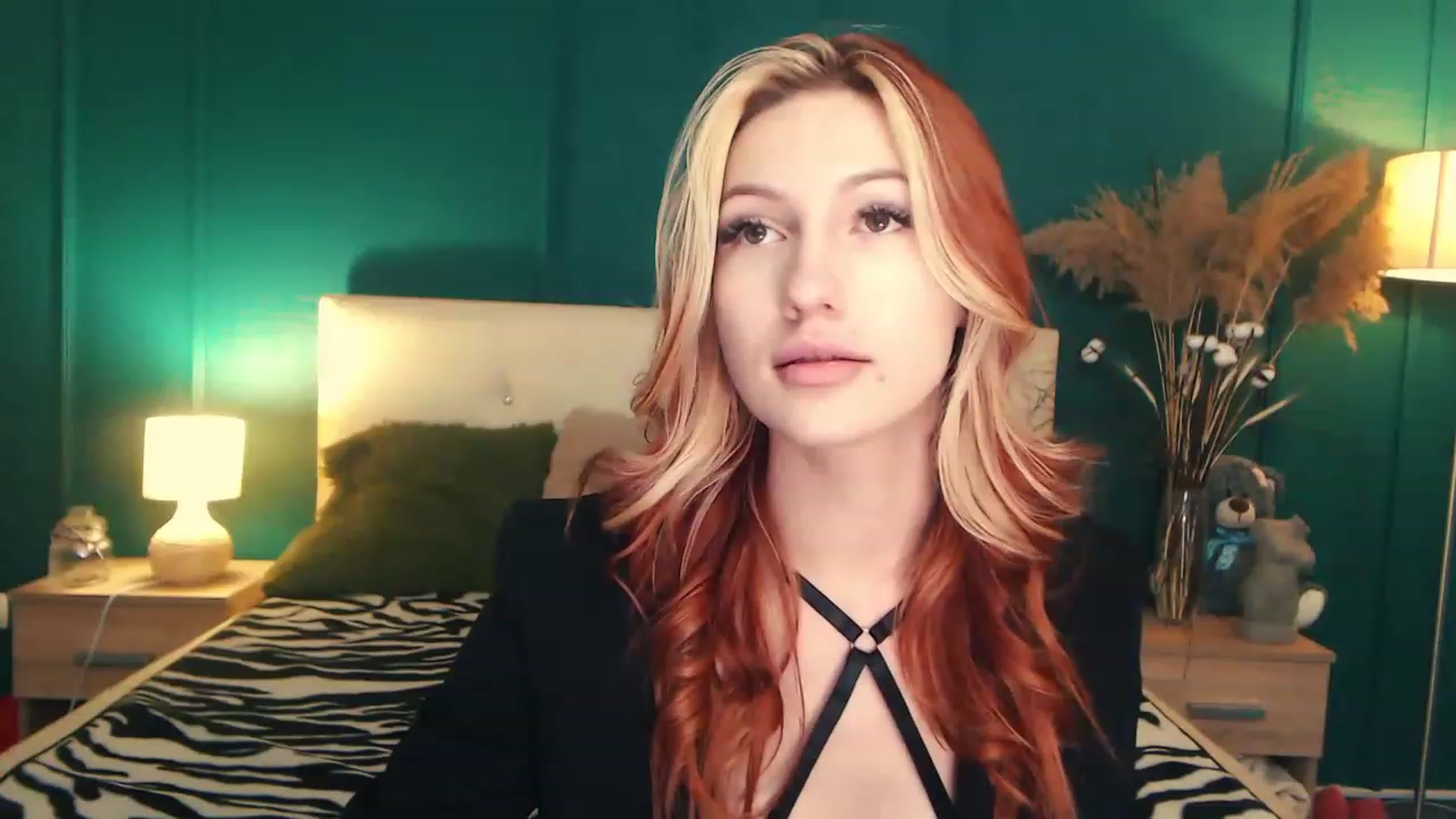 Gallery image thumbnail from LovelyGin's myfreecams stream on, 06/27/2023, 18:32 image 19 of 20