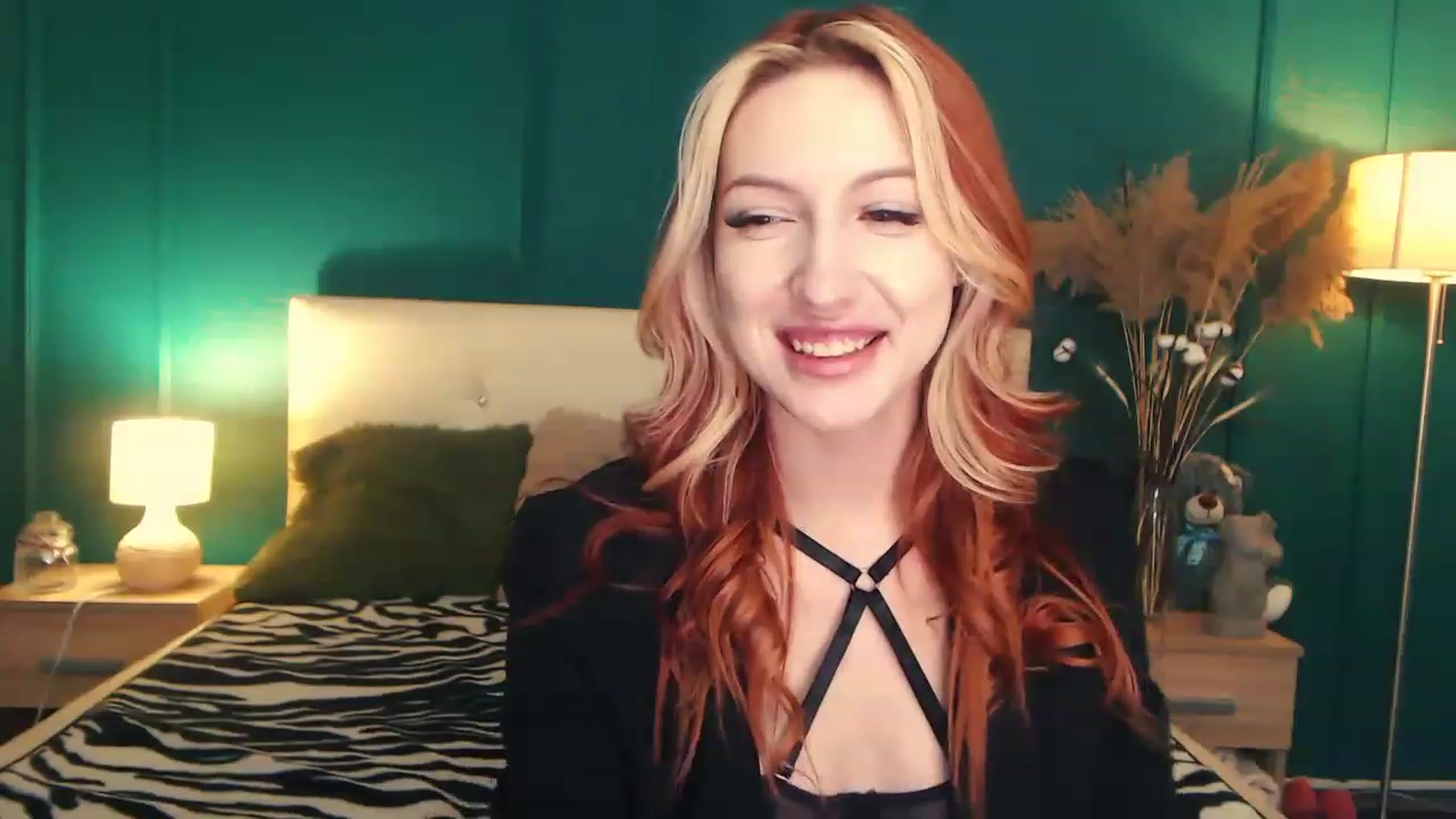 Gallery image thumbnail from LovelyGin's myfreecams stream on, 06/27/2023, 18:32 image 2 of 20