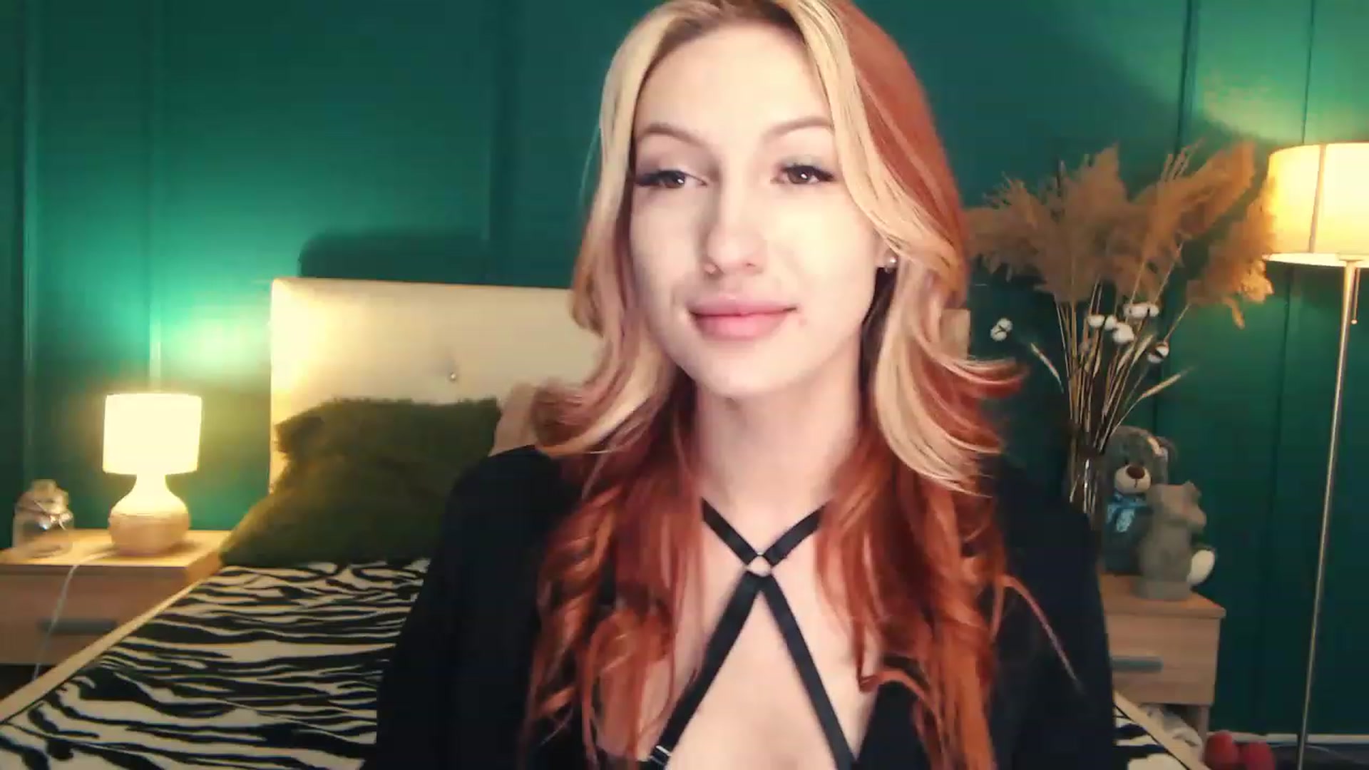 Gallery image thumbnail from LovelyGin's myfreecams stream on, 06/27/2023, 18:32 image 5 of 20