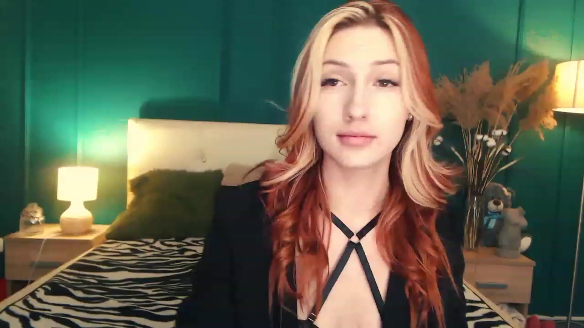 Gallery image thumbnail from LovelyGin's myfreecams stream on, 06/27/2023, 18:32 image 20 of 20