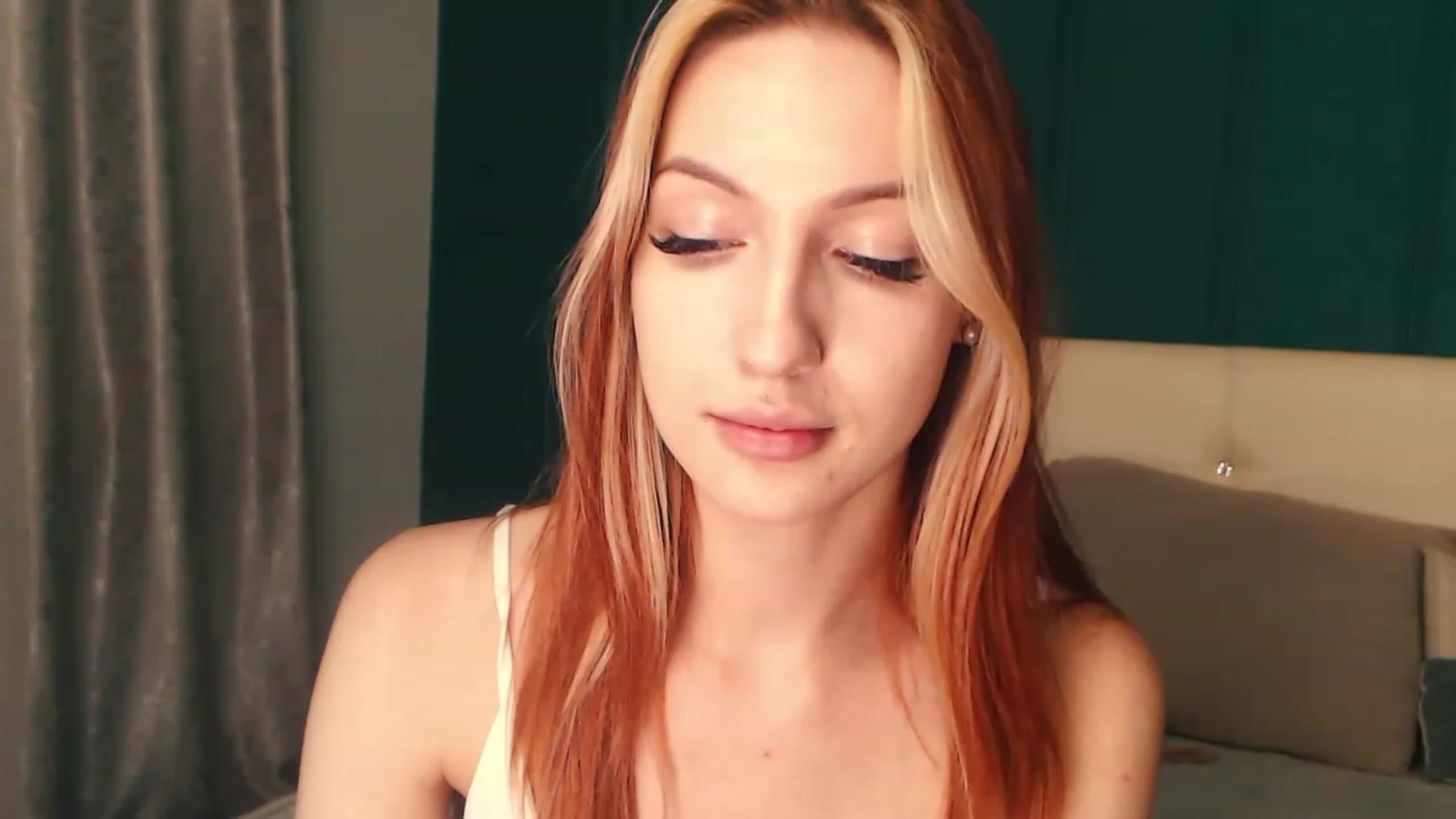 Gallery image thumbnail from LovelyGin's myfreecams stream on, 06/30/2023, 17:10 image 17 of 20