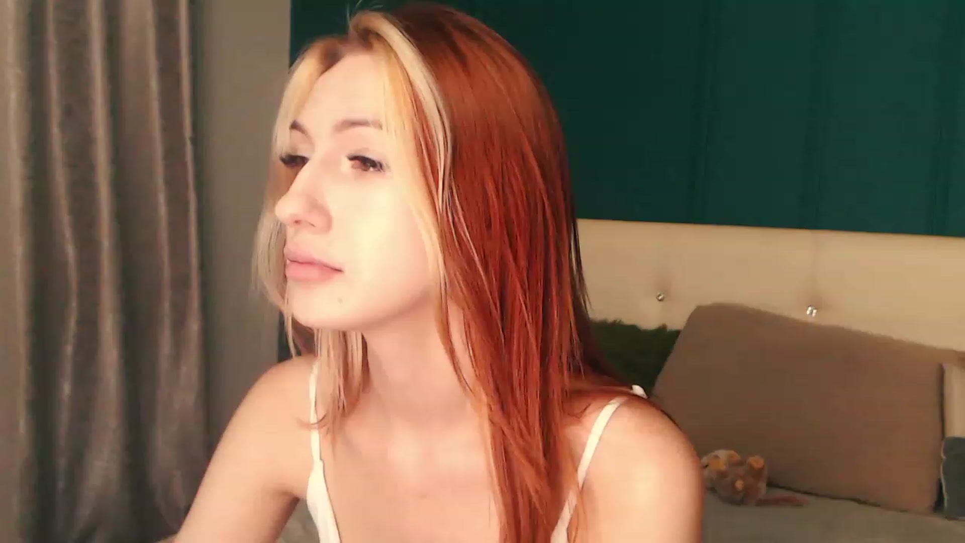 Gallery image thumbnail from LovelyGin's myfreecams stream on, 06/30/2023, 17:10 image 18 of 20