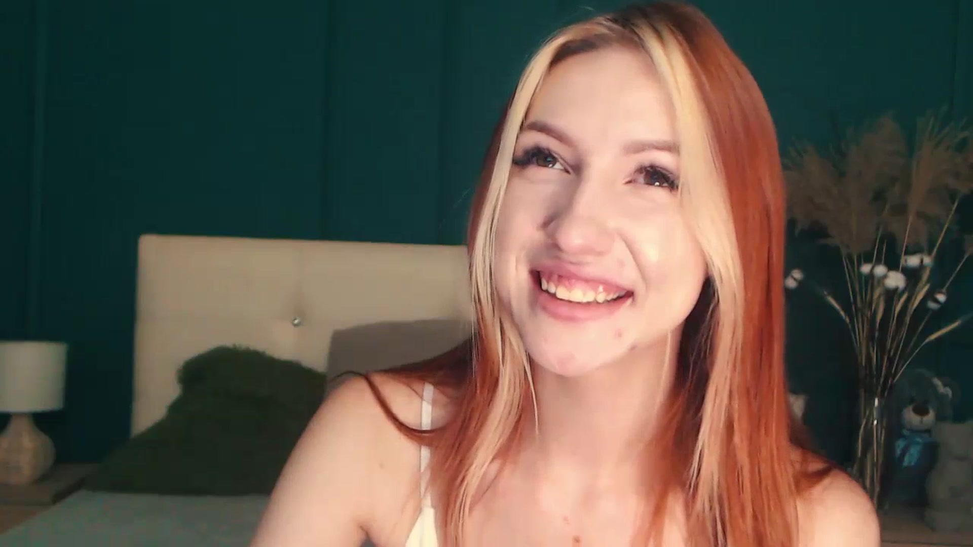 Gallery image thumbnail from LovelyGin's myfreecams stream on, 07/06/2023, 15:19 image 16 of 20