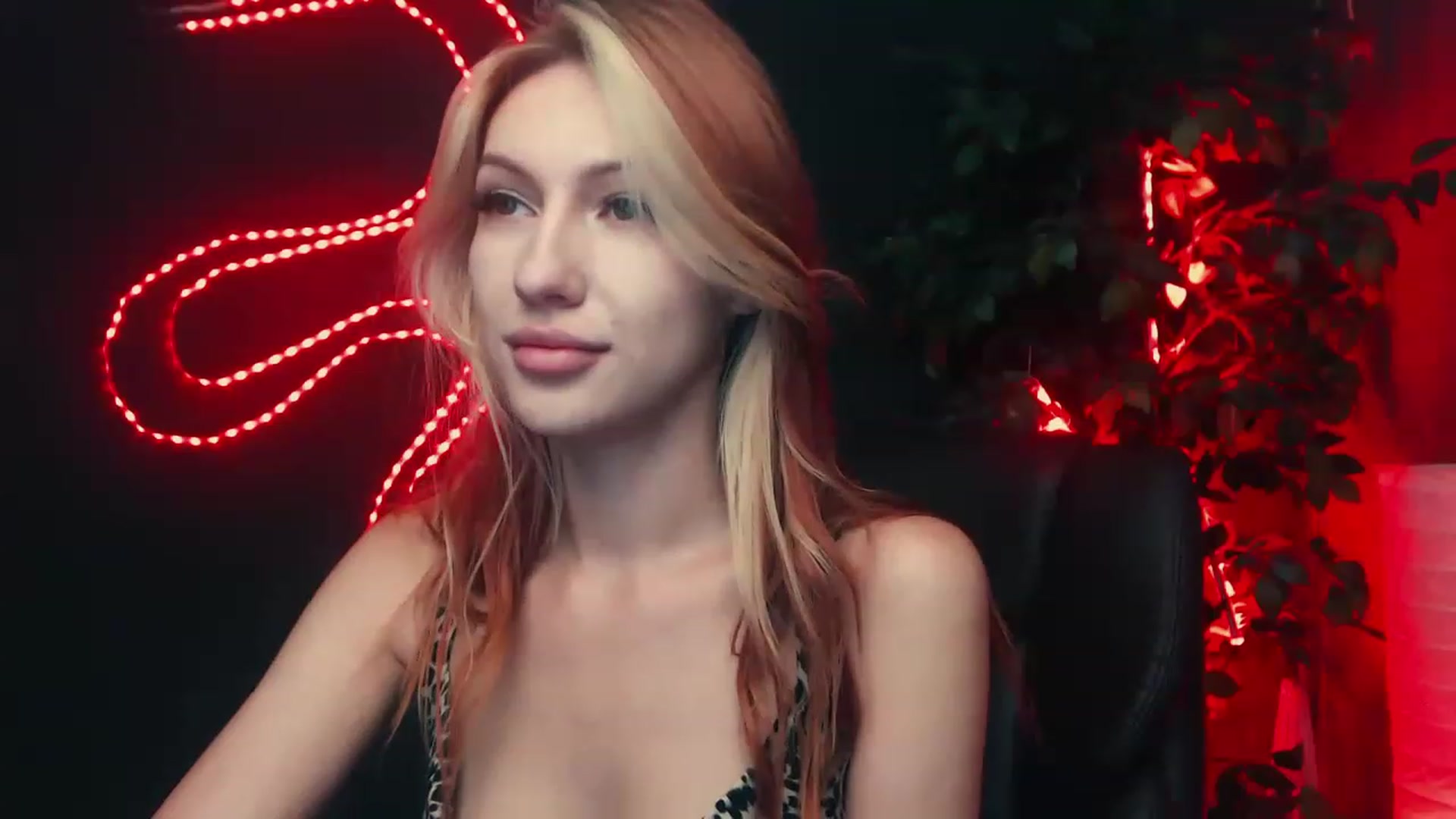 Gallery image thumbnail from LovelyGin's myfreecams stream on, 07/28/2023, 13:04 image 9 of 20